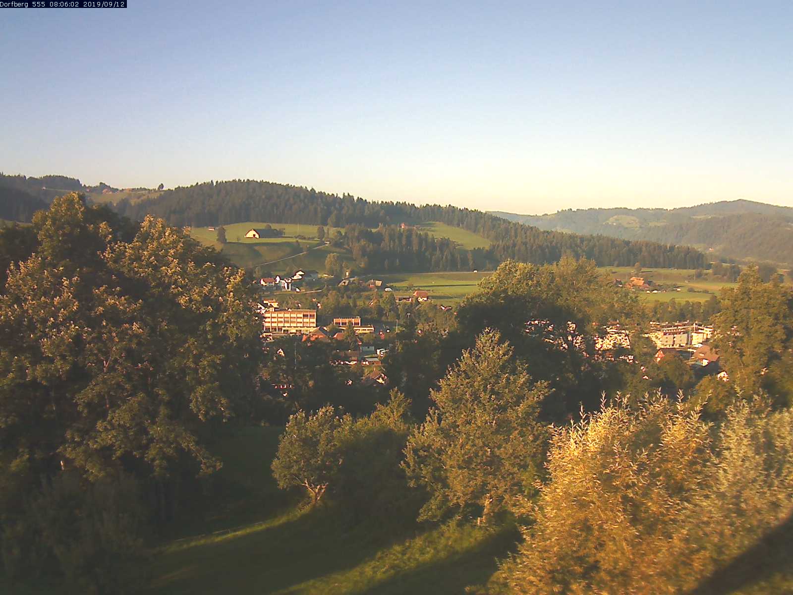 Webcam-Bild: Aussicht vom Dorfberg in Langnau 20190912-080601