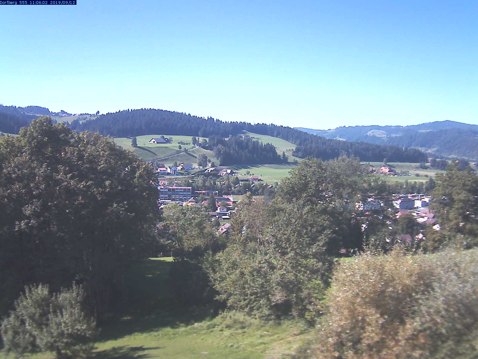 Webcam-Bild: Aussicht vom Dorfberg in Langnau 20190912-110601