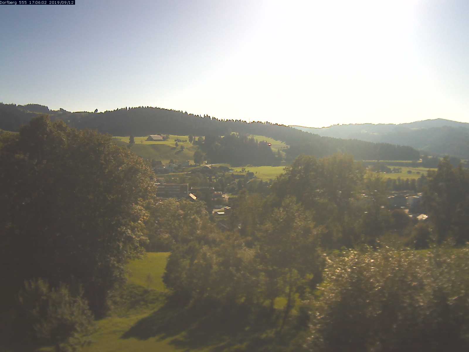 Webcam-Bild: Aussicht vom Dorfberg in Langnau 20190912-170601