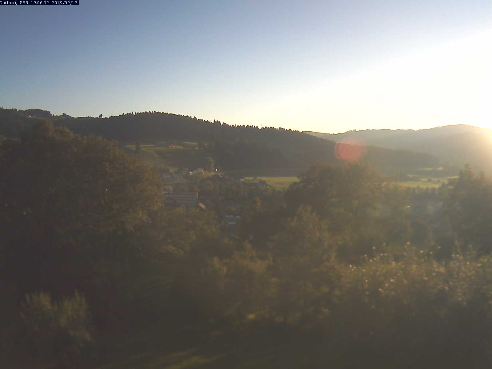 Webcam-Bild: Aussicht vom Dorfberg in Langnau 20190912-190601