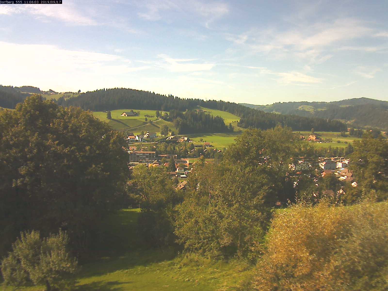 Webcam-Bild: Aussicht vom Dorfberg in Langnau 20190917-110601