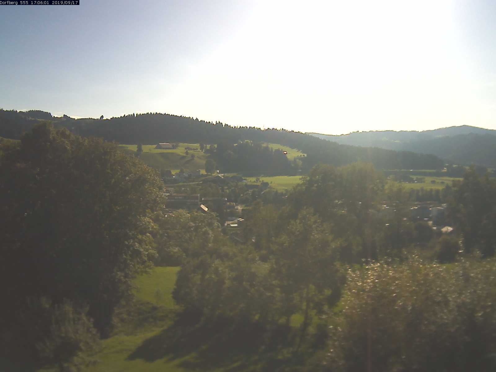 Webcam-Bild: Aussicht vom Dorfberg in Langnau 20190917-170601
