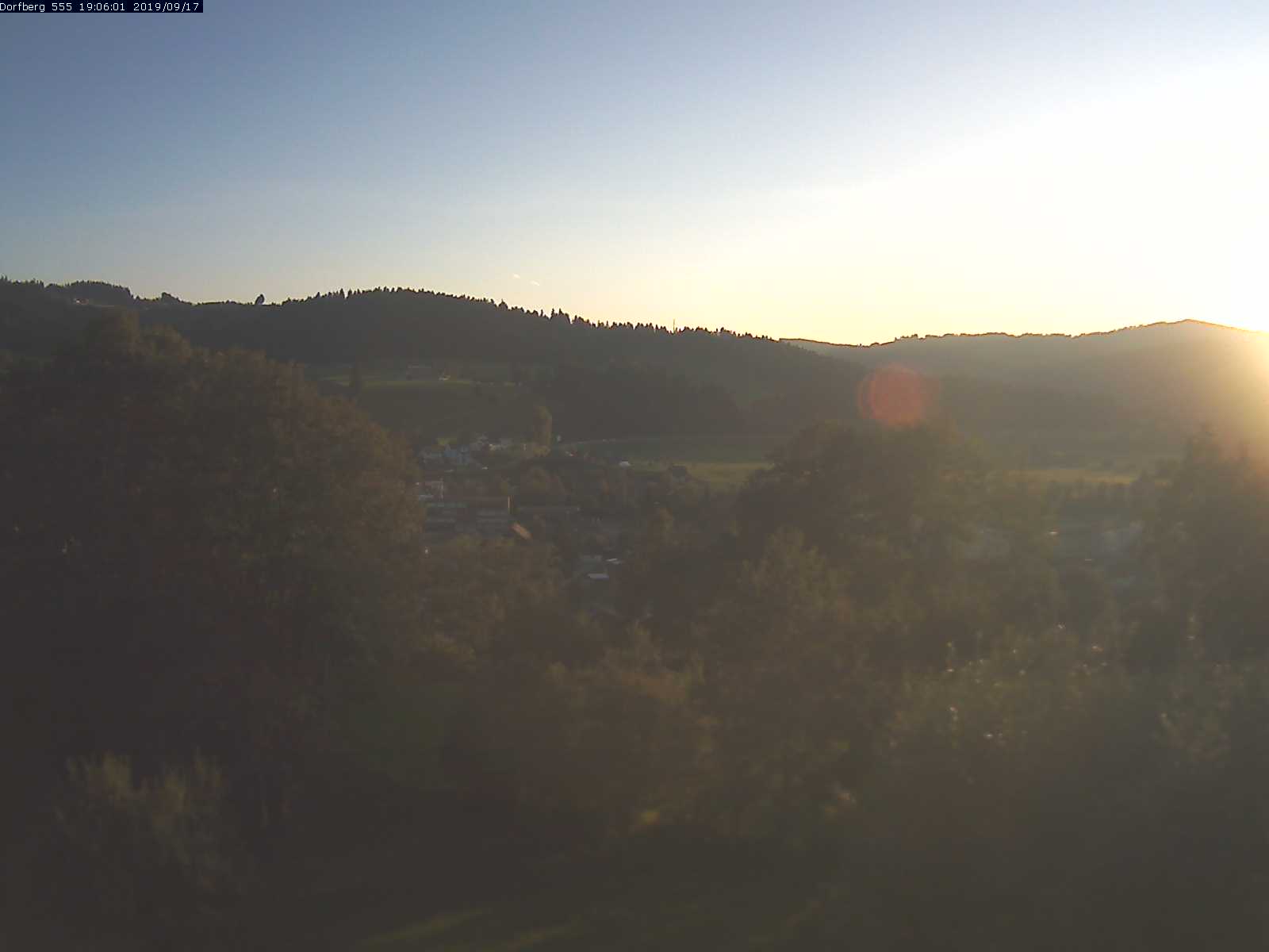 Webcam-Bild: Aussicht vom Dorfberg in Langnau 20190917-190601