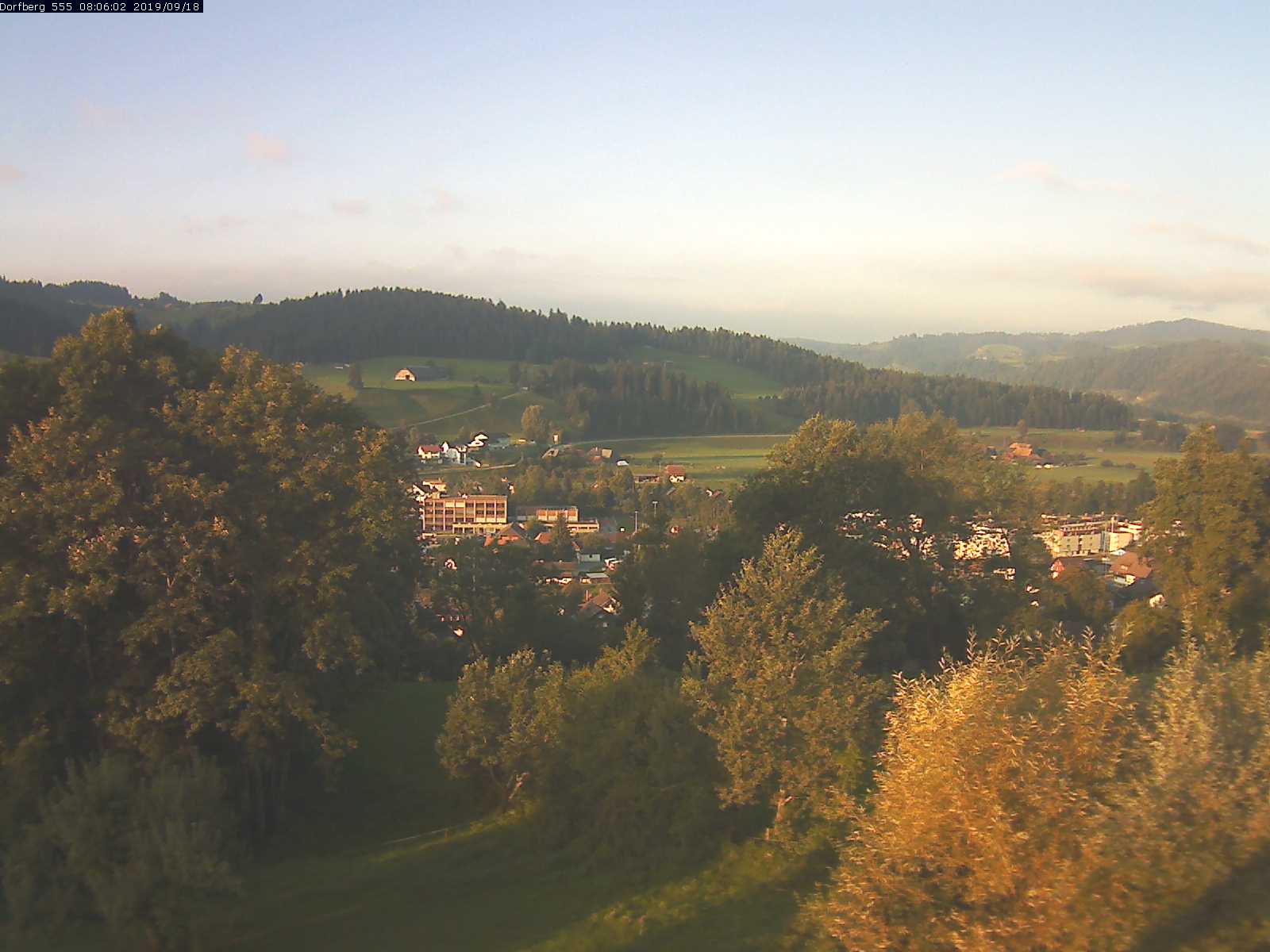 Webcam-Bild: Aussicht vom Dorfberg in Langnau 20190918-080601