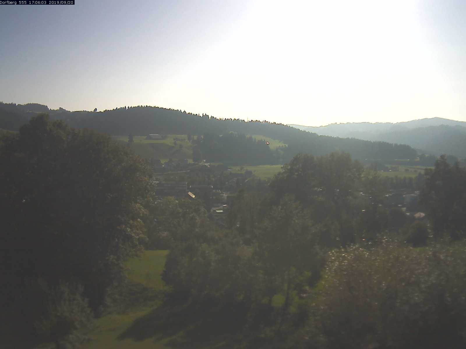 Webcam-Bild: Aussicht vom Dorfberg in Langnau 20190920-170601