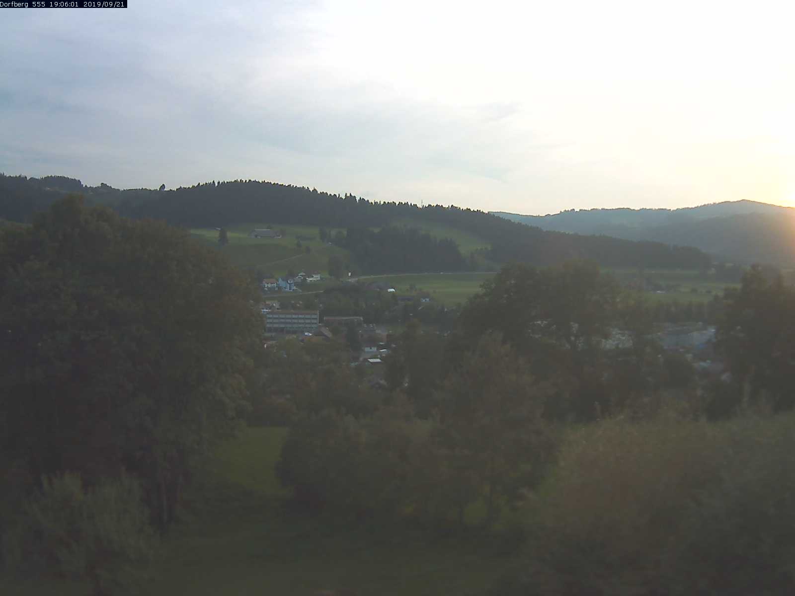 Webcam-Bild: Aussicht vom Dorfberg in Langnau 20190921-190601
