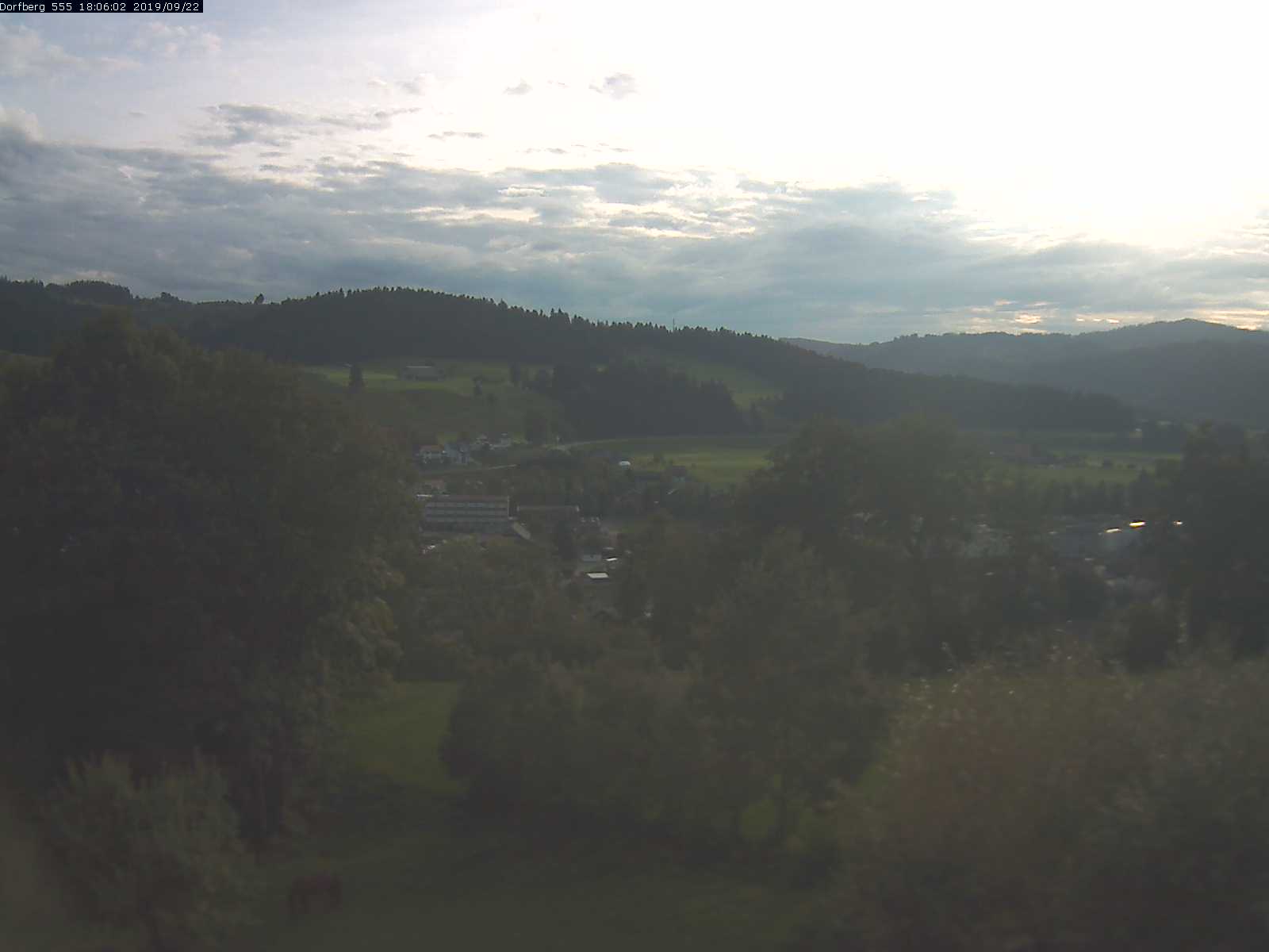 Webcam-Bild: Aussicht vom Dorfberg in Langnau 20190922-180601