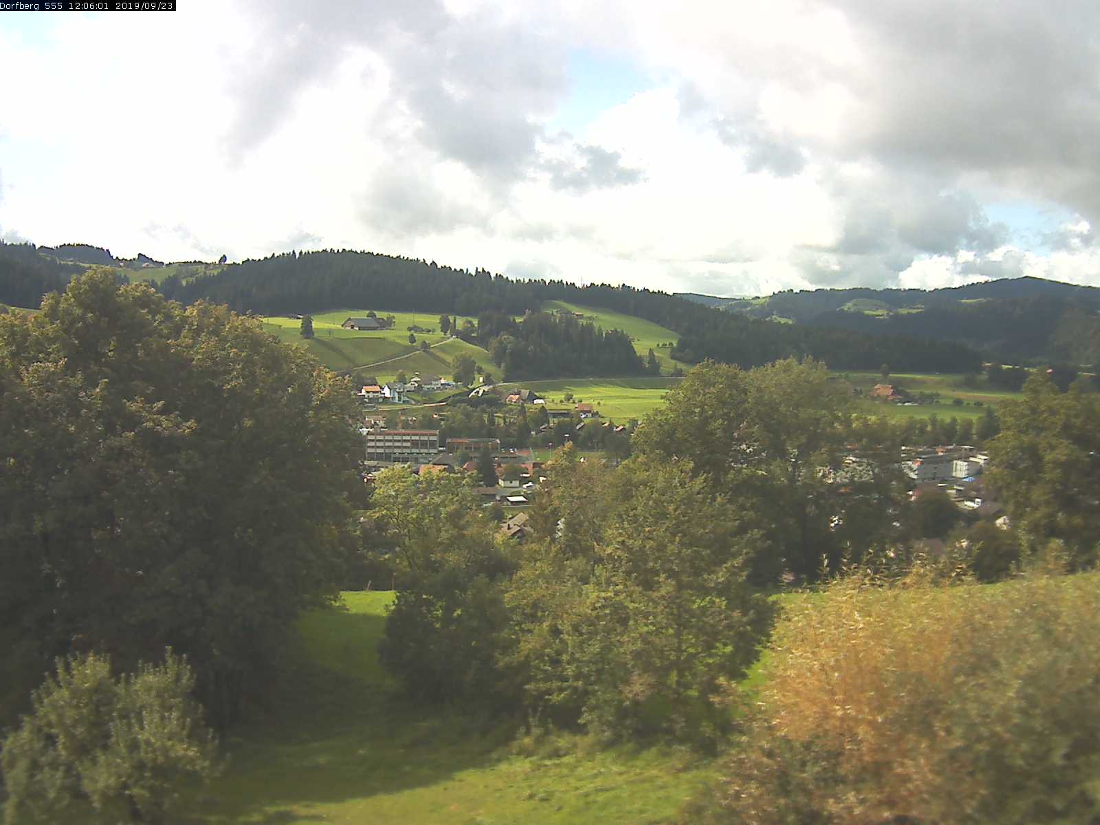 Webcam-Bild: Aussicht vom Dorfberg in Langnau 20190923-120601