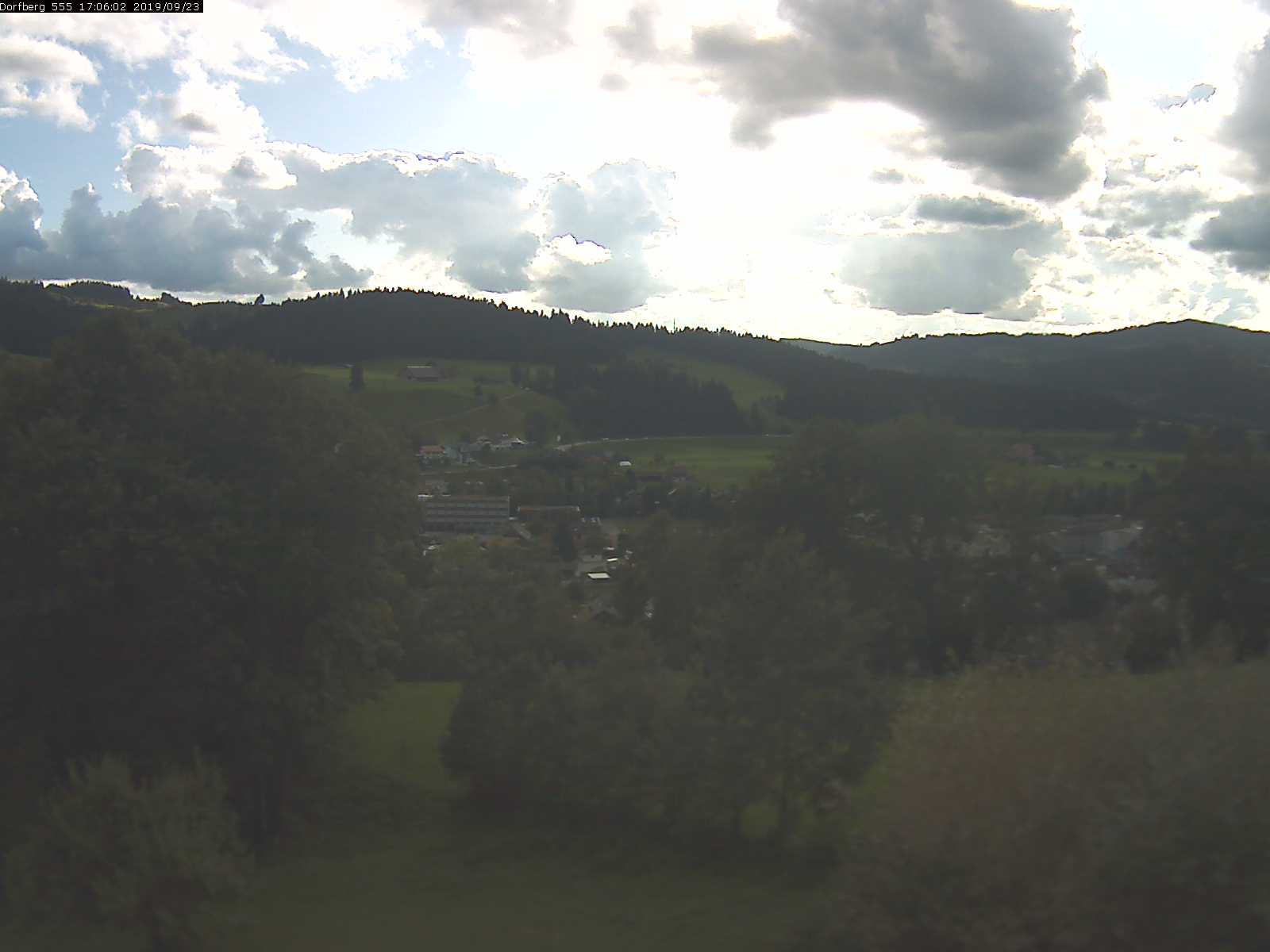 Webcam-Bild: Aussicht vom Dorfberg in Langnau 20190923-170601