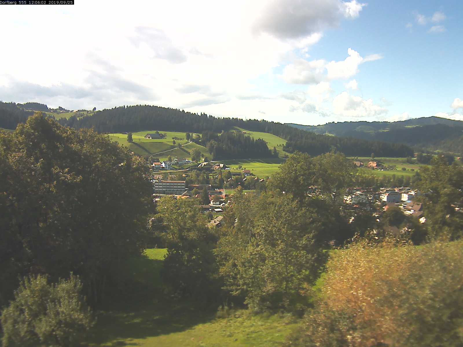 Webcam-Bild: Aussicht vom Dorfberg in Langnau 20190925-120601