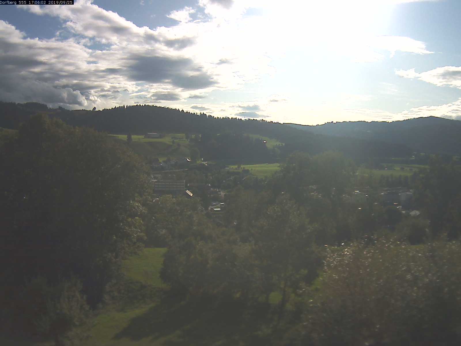 Webcam-Bild: Aussicht vom Dorfberg in Langnau 20190925-170601