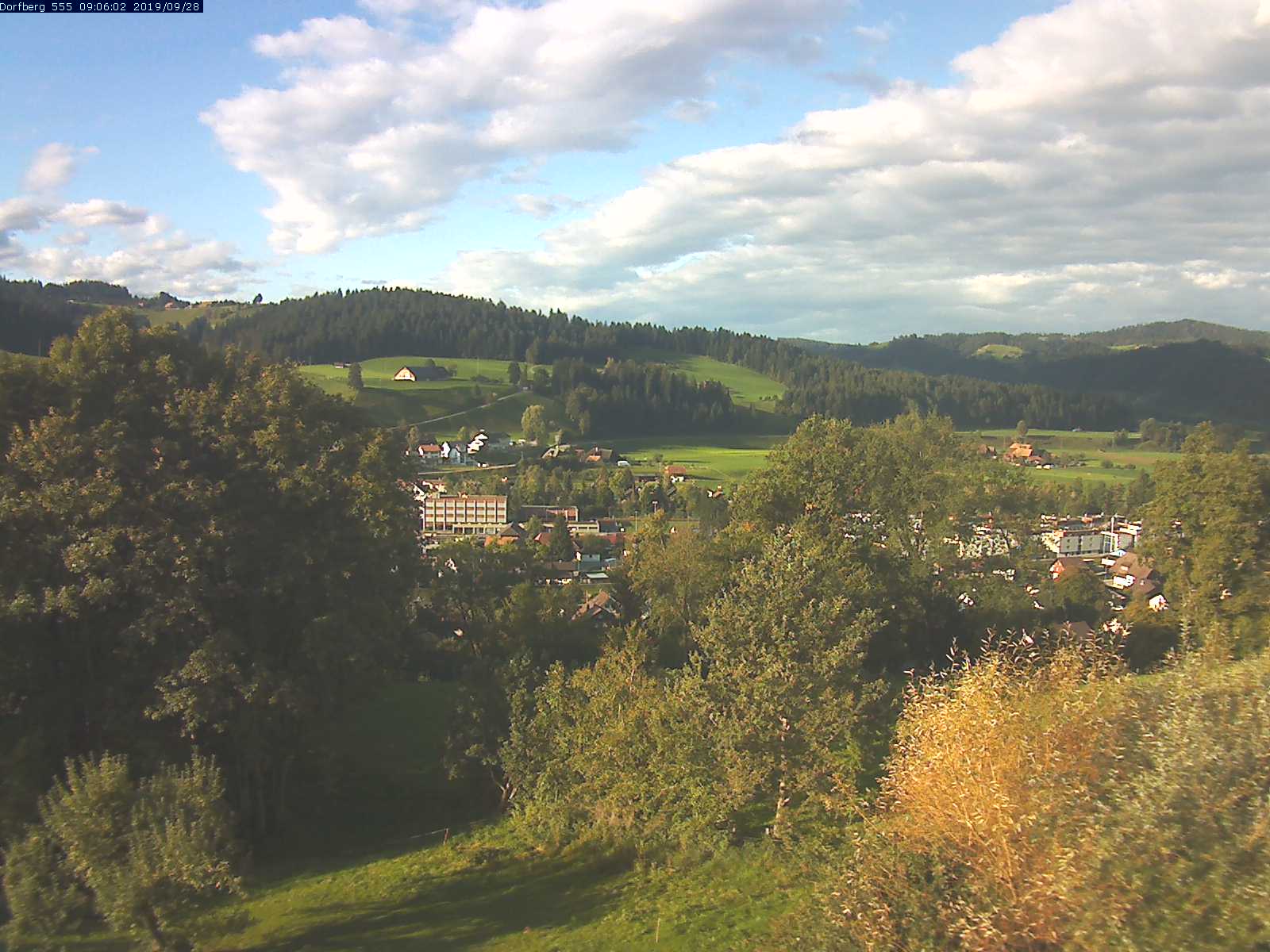 Webcam-Bild: Aussicht vom Dorfberg in Langnau 20190928-090601