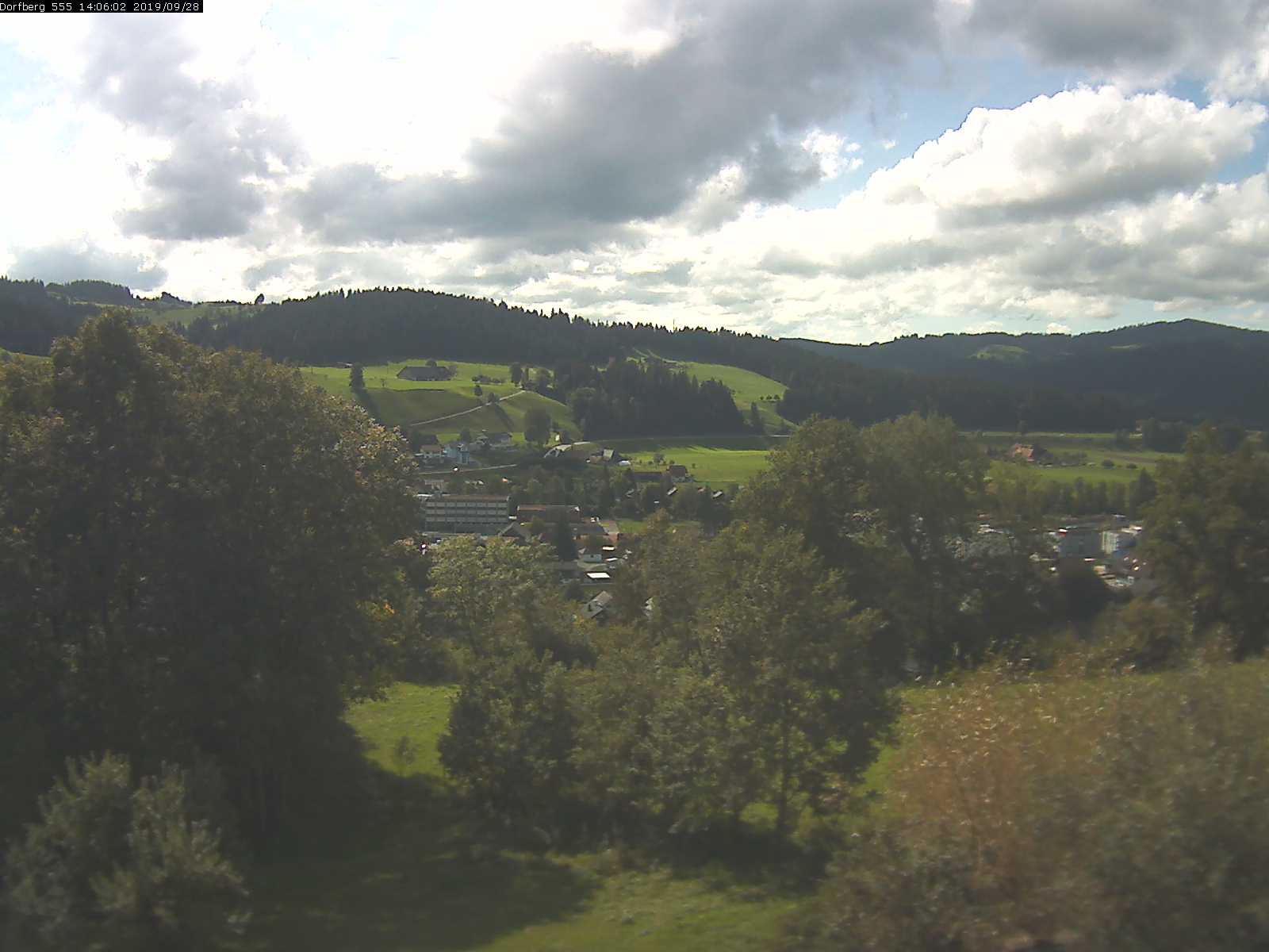 Webcam-Bild: Aussicht vom Dorfberg in Langnau 20190928-140601