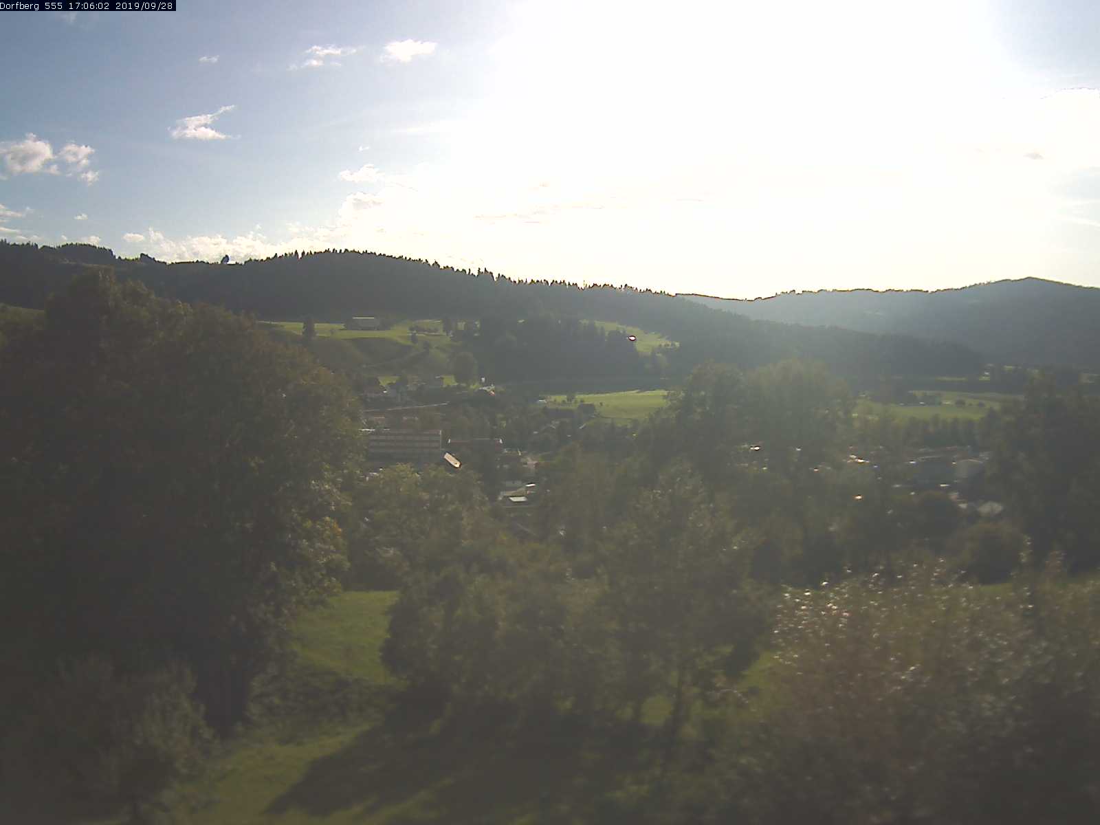 Webcam-Bild: Aussicht vom Dorfberg in Langnau 20190928-170601