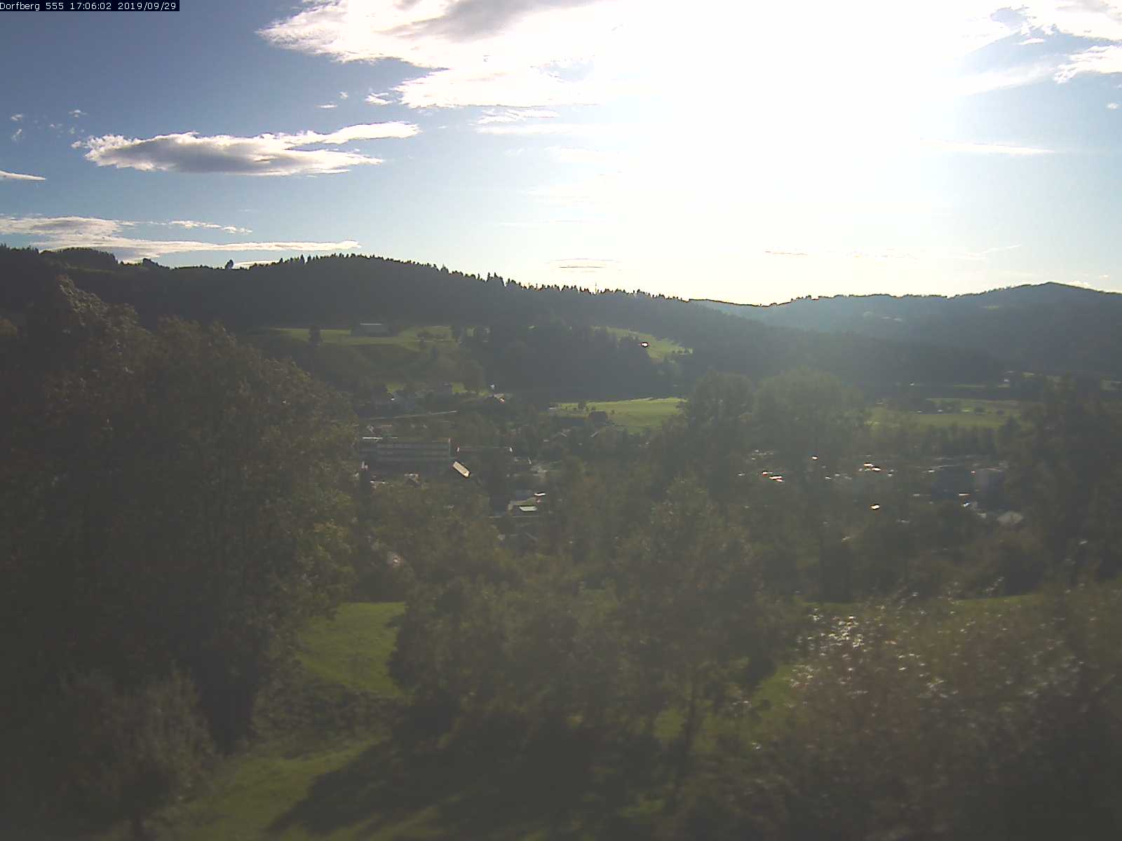 Webcam-Bild: Aussicht vom Dorfberg in Langnau 20190929-170601