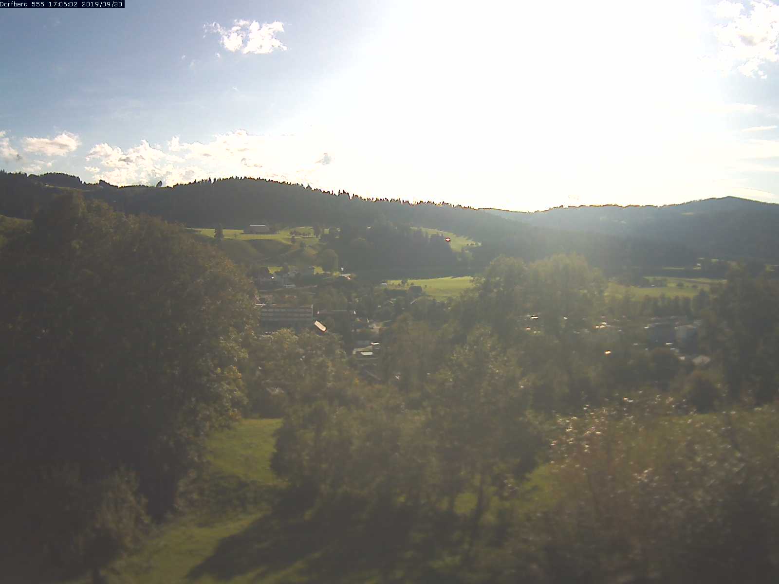 Webcam-Bild: Aussicht vom Dorfberg in Langnau 20190930-170601
