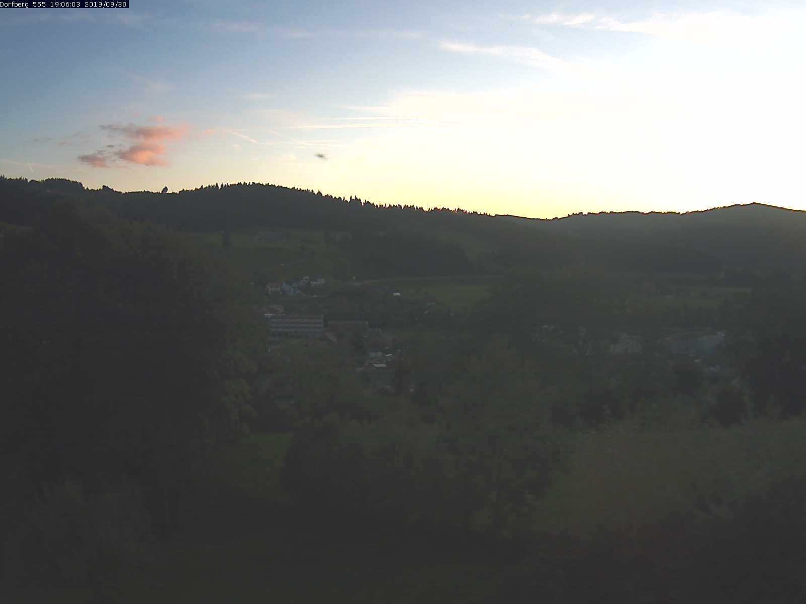Webcam-Bild: Aussicht vom Dorfberg in Langnau 20190930-190601