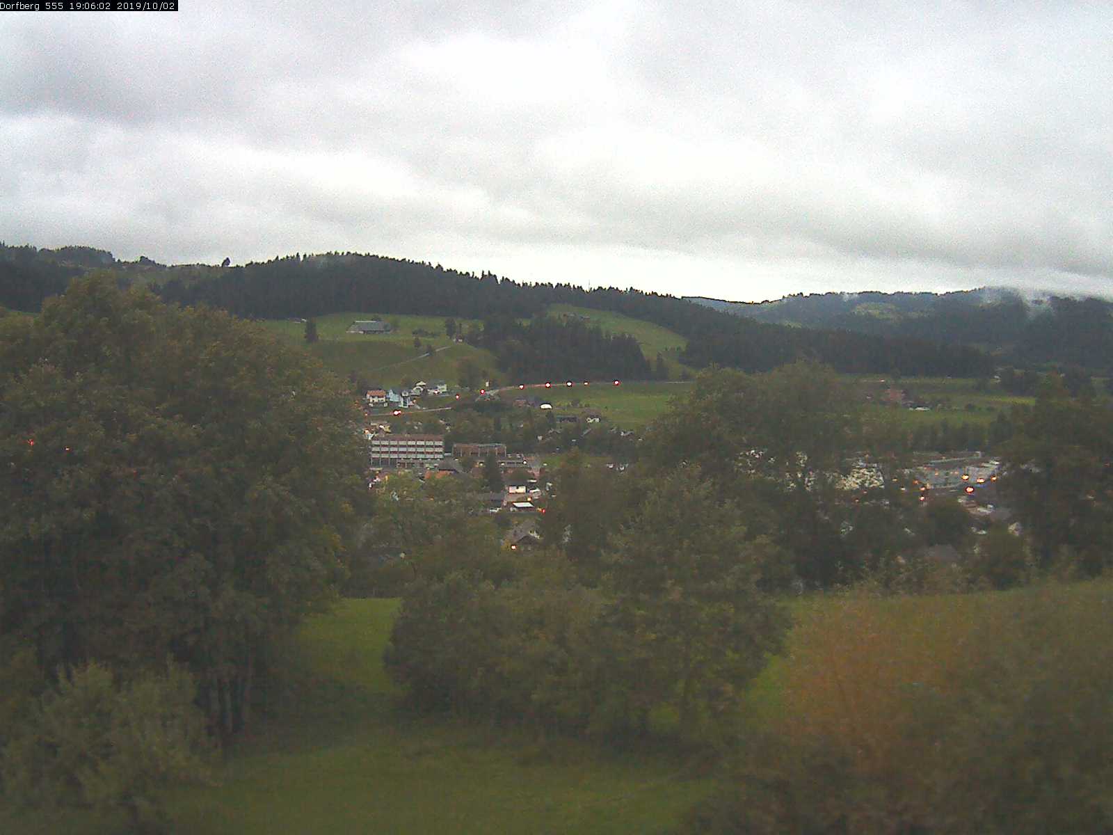 Webcam-Bild: Aussicht vom Dorfberg in Langnau 20191002-190601