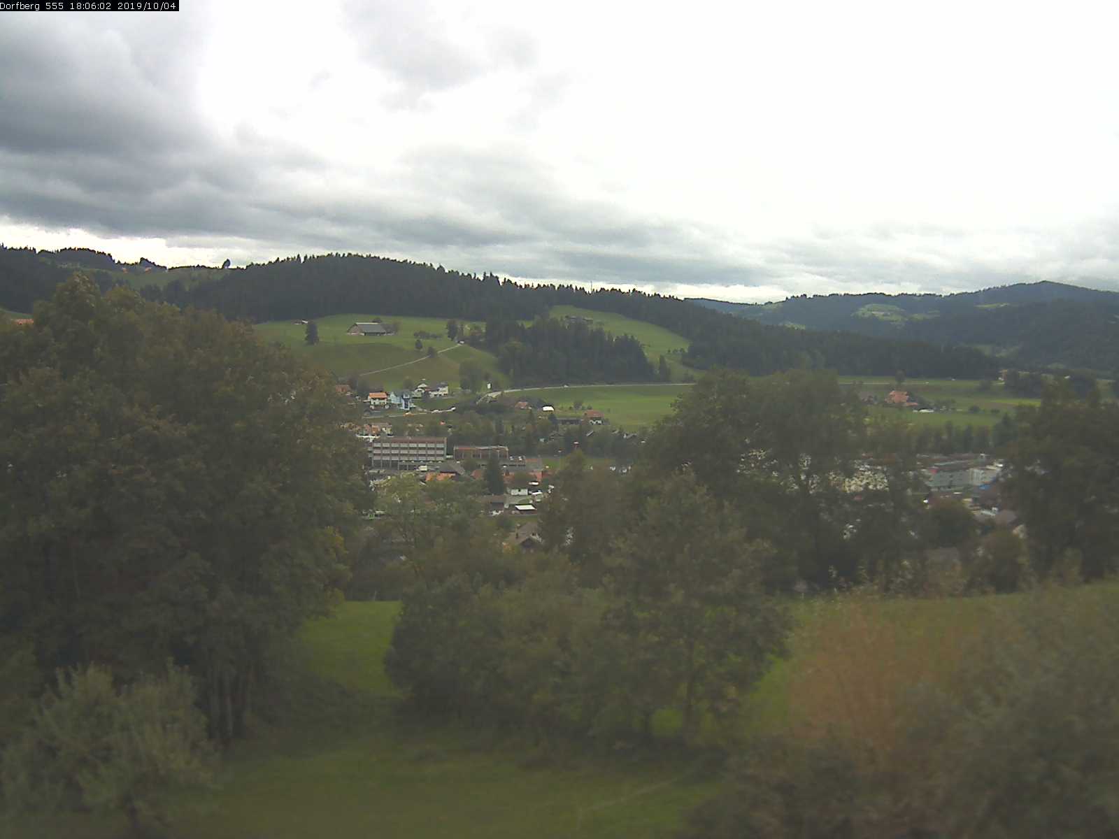 Webcam-Bild: Aussicht vom Dorfberg in Langnau 20191004-180601