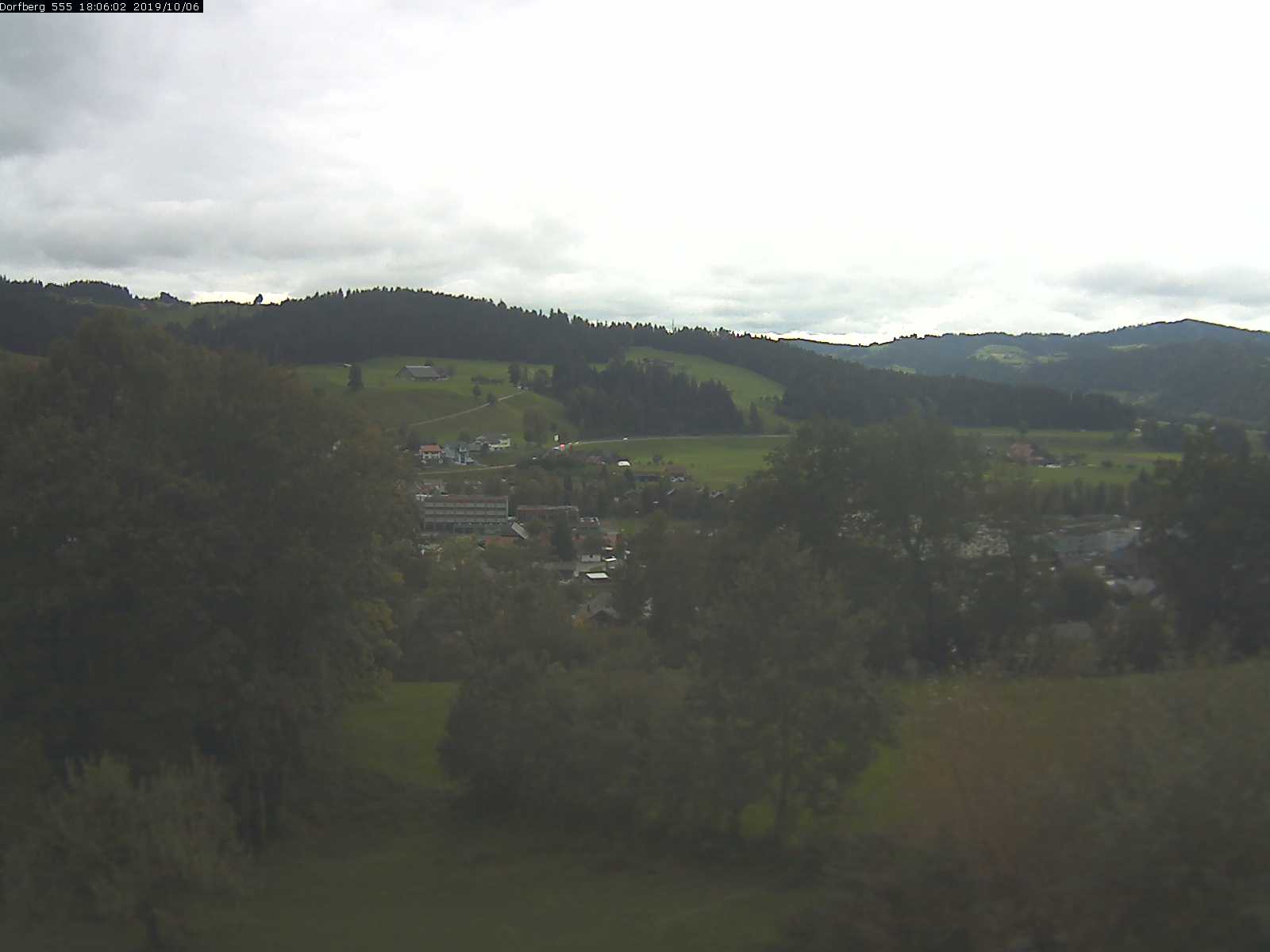 Webcam-Bild: Aussicht vom Dorfberg in Langnau 20191006-180601