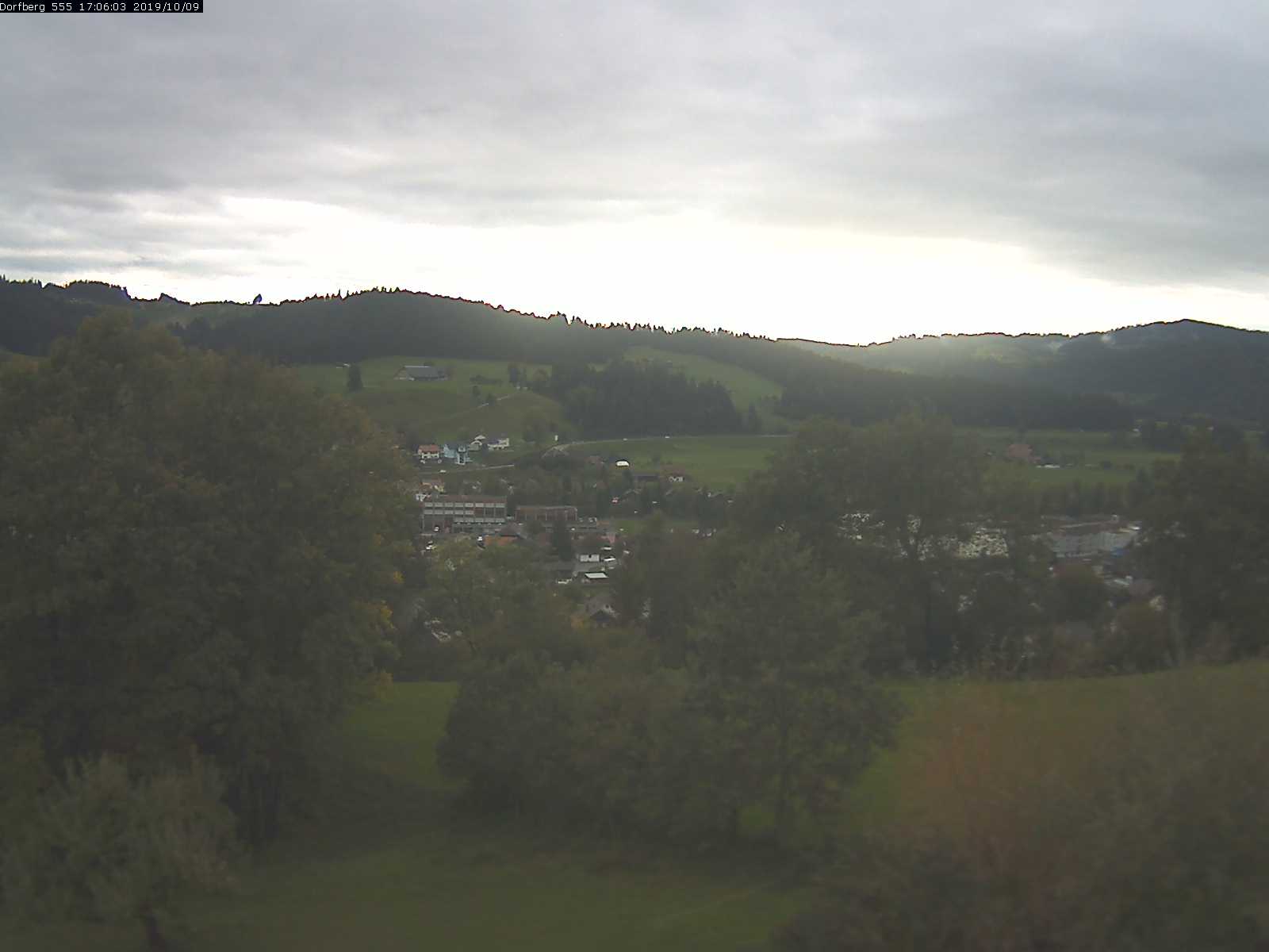 Webcam-Bild: Aussicht vom Dorfberg in Langnau 20191009-170601