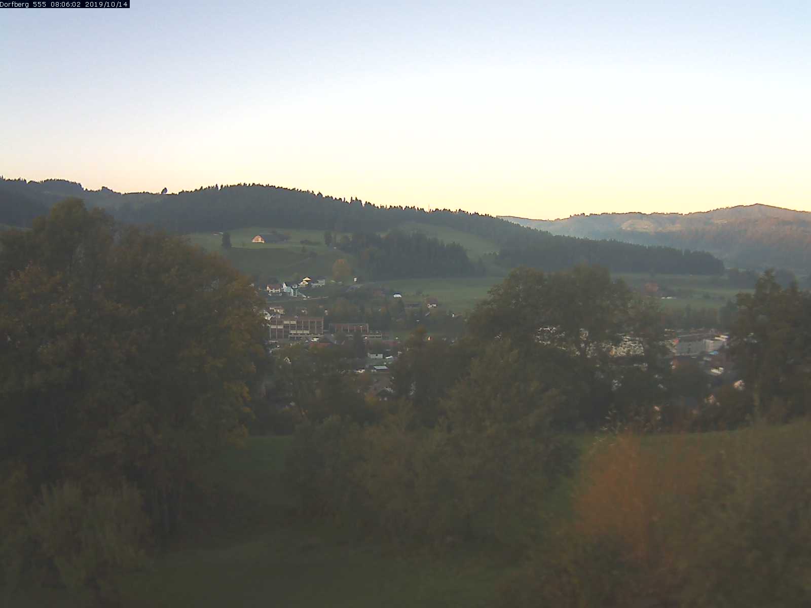 Webcam-Bild: Aussicht vom Dorfberg in Langnau 20191014-080601