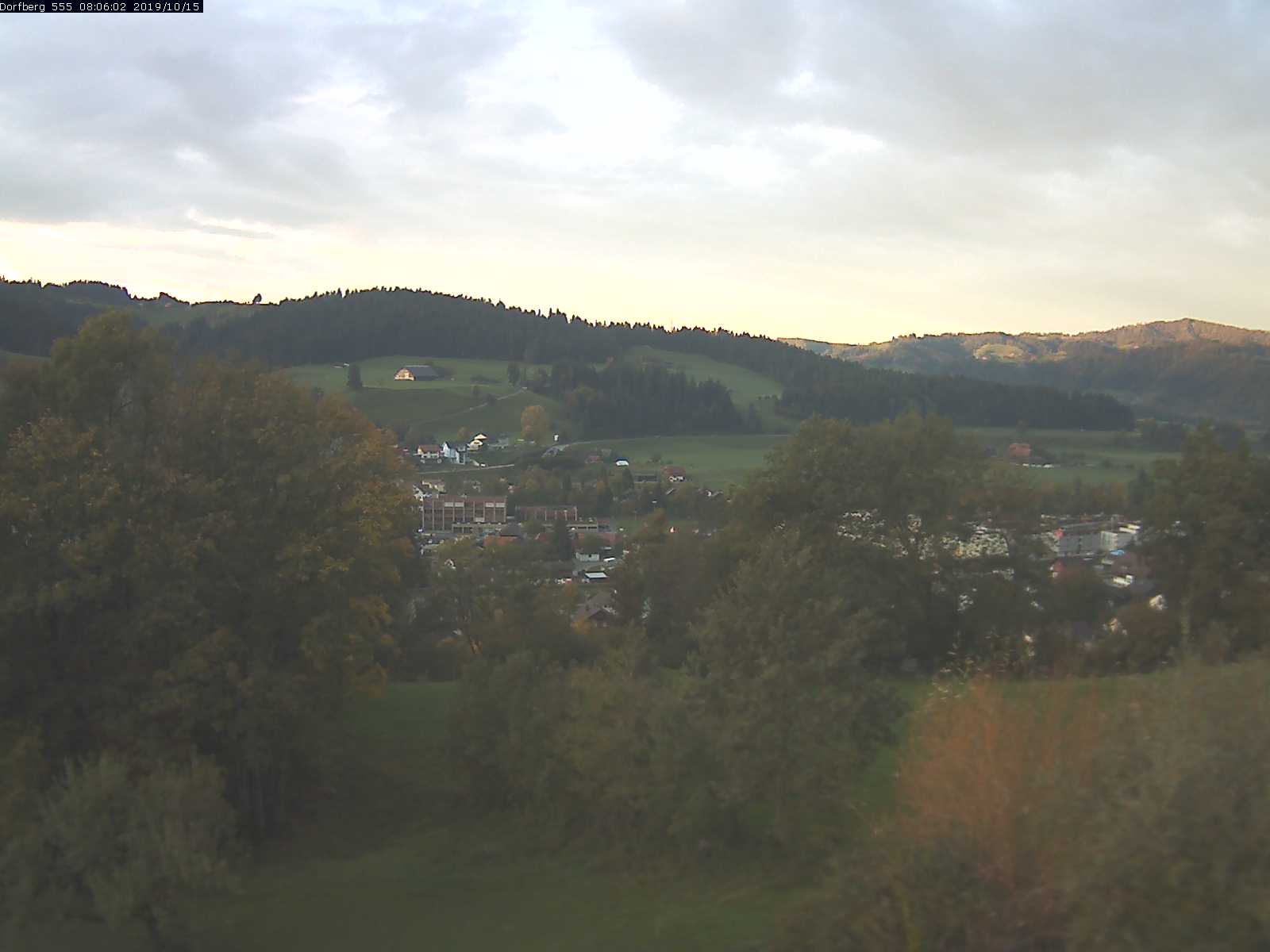Webcam-Bild: Aussicht vom Dorfberg in Langnau 20191015-080601