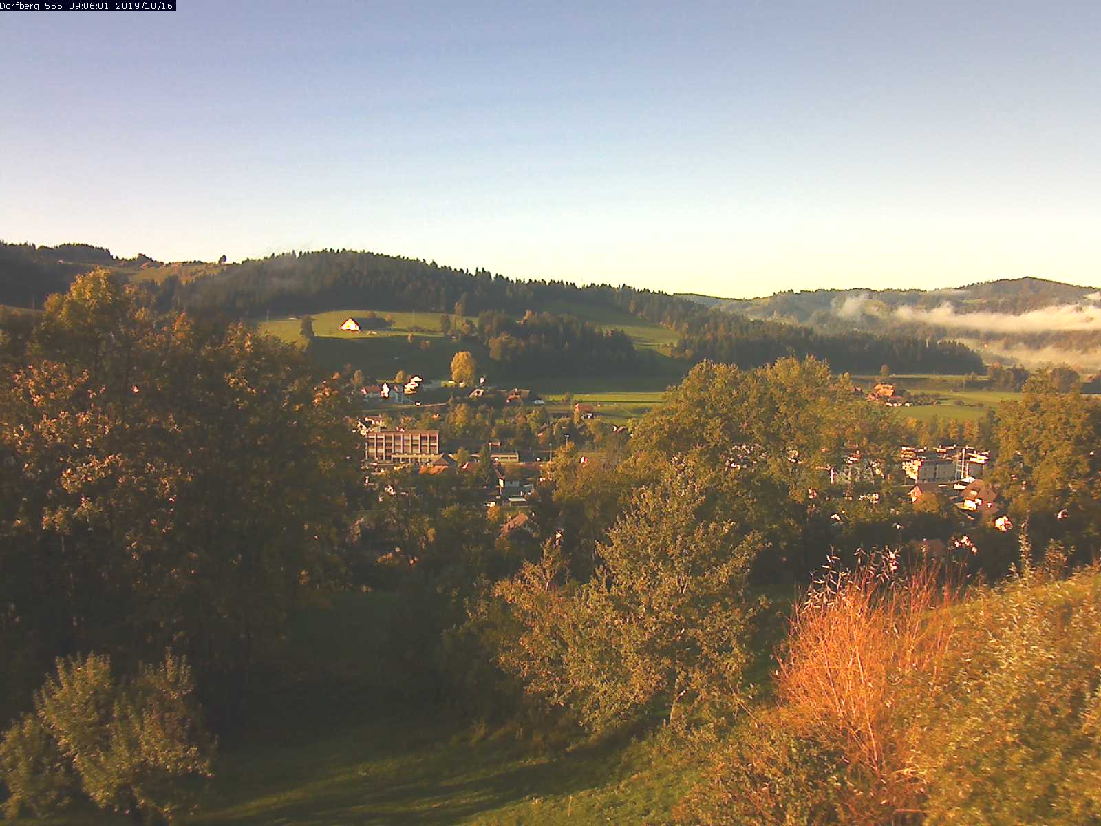 Webcam-Bild: Aussicht vom Dorfberg in Langnau 20191016-090601