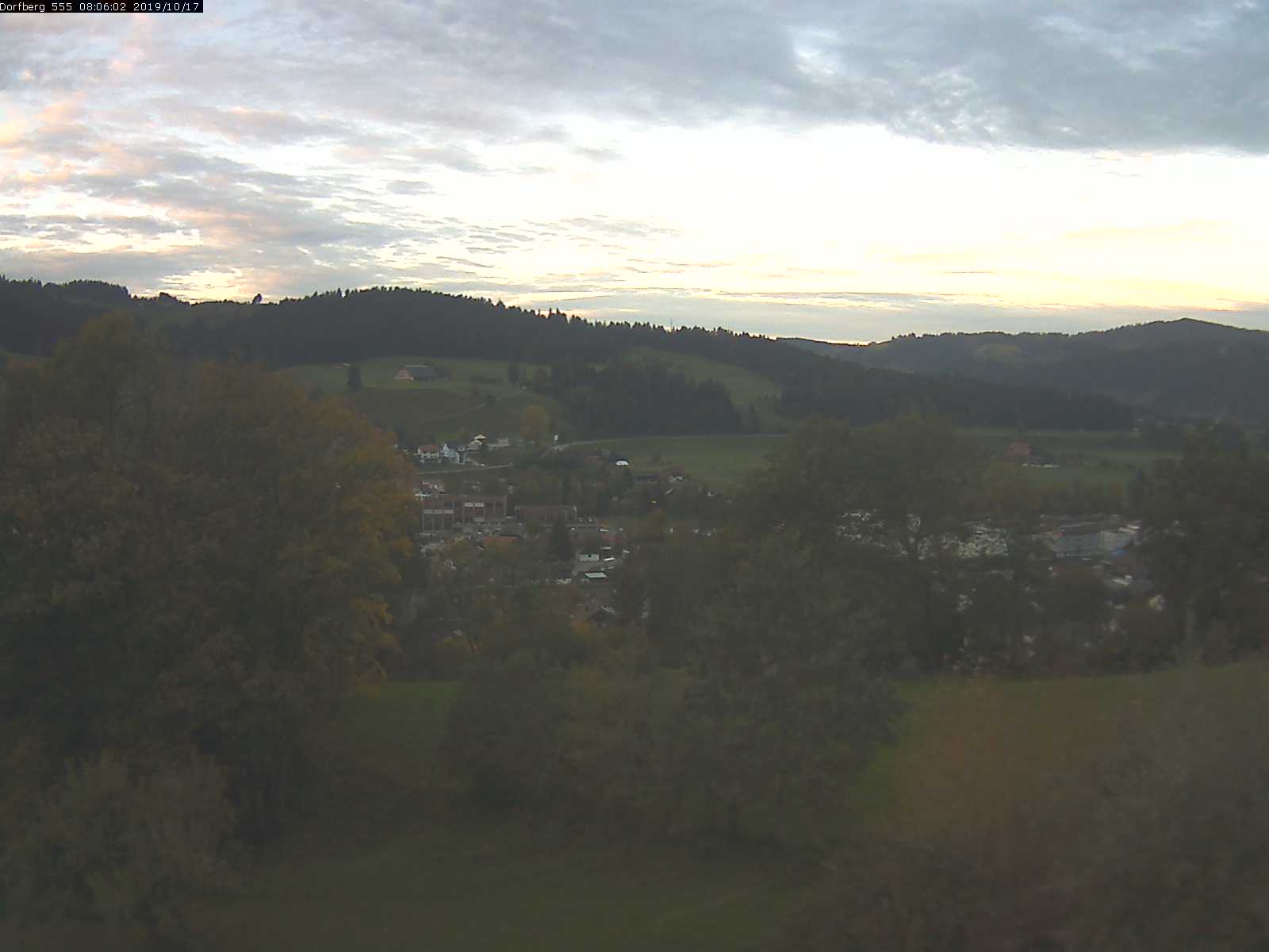 Webcam-Bild: Aussicht vom Dorfberg in Langnau 20191017-080601