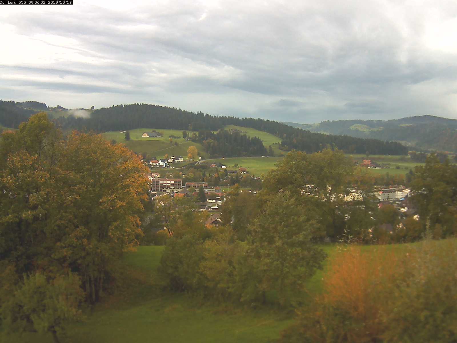 Webcam-Bild: Aussicht vom Dorfberg in Langnau 20191018-090601