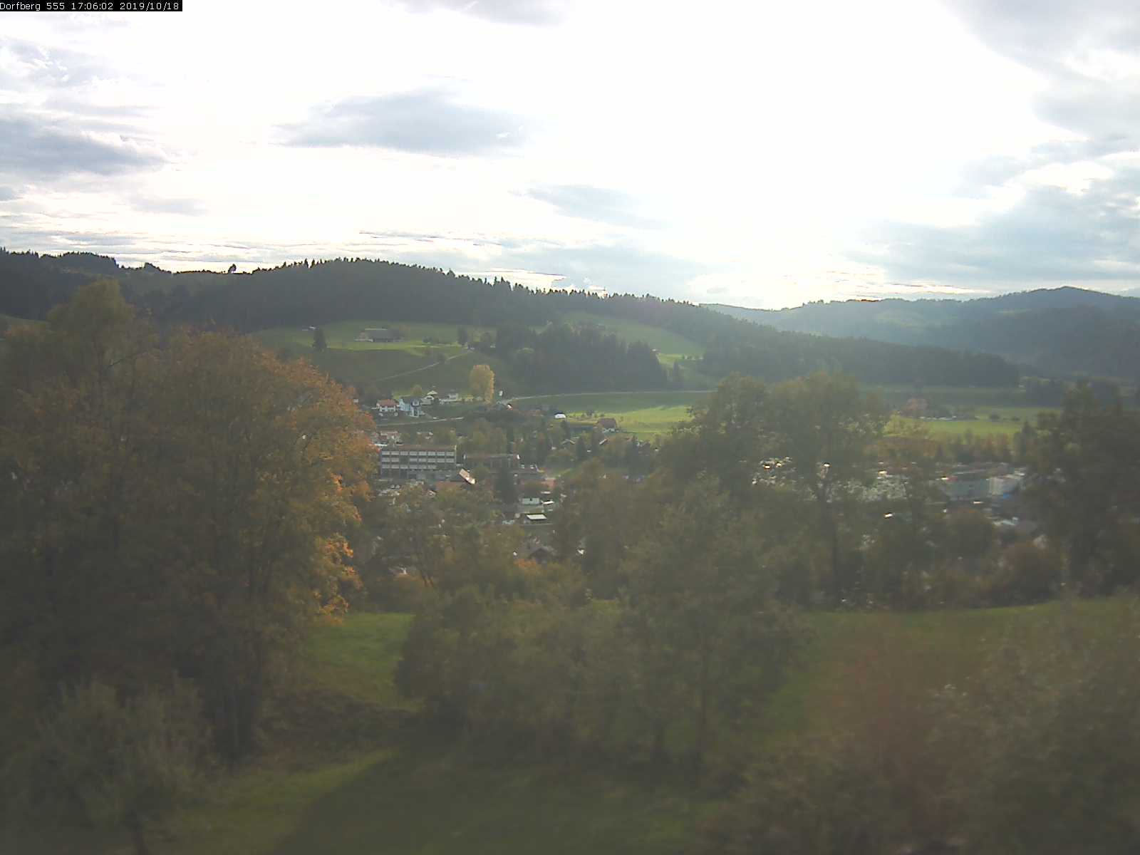 Webcam-Bild: Aussicht vom Dorfberg in Langnau 20191018-170601
