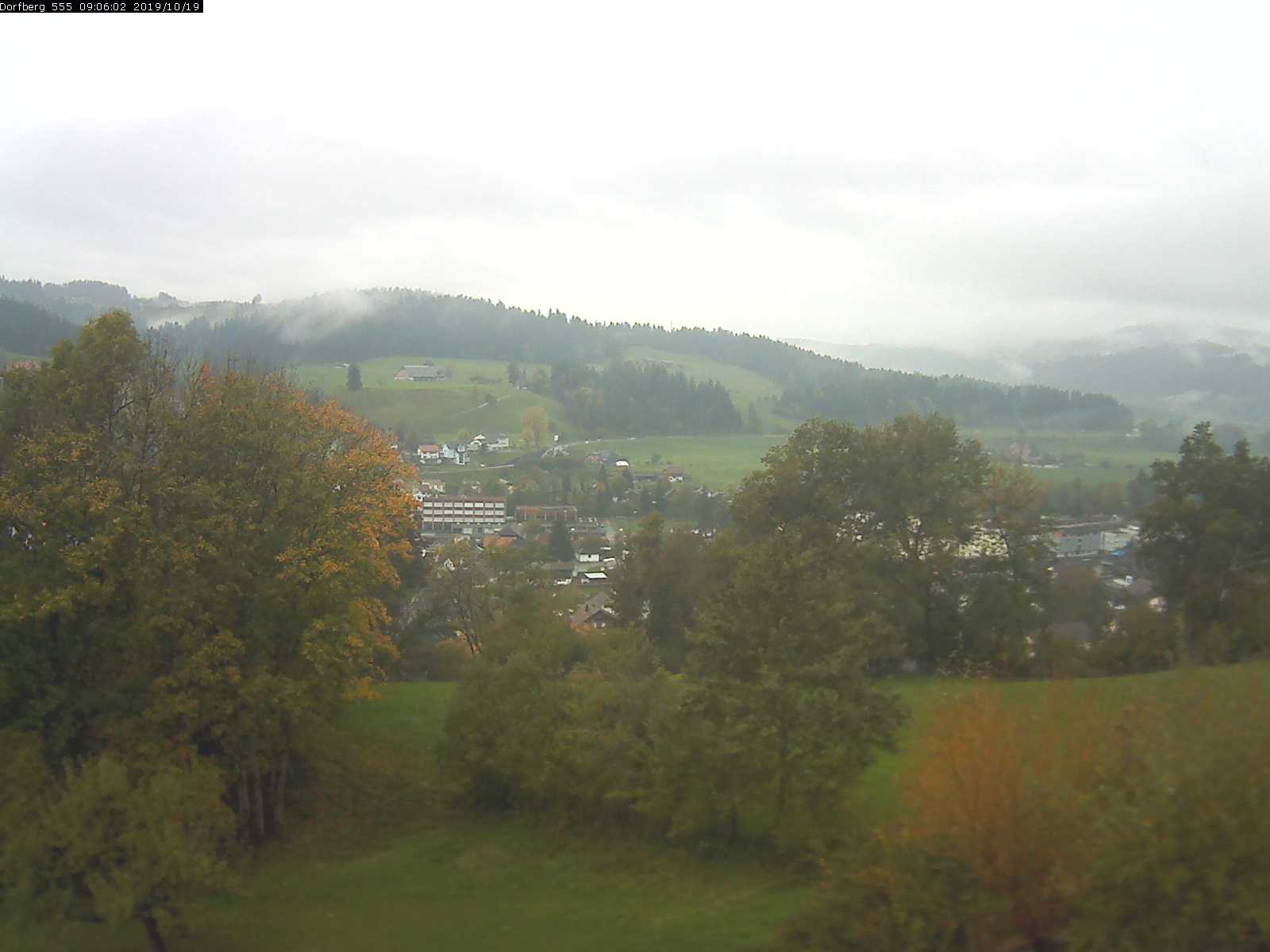 Webcam-Bild: Aussicht vom Dorfberg in Langnau 20191019-090601