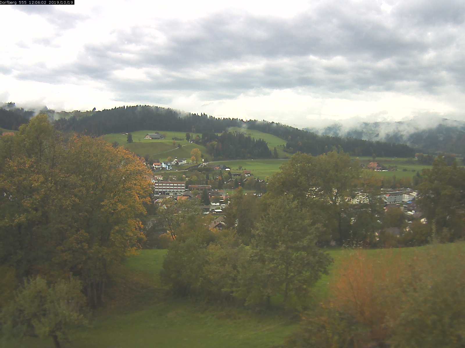 Webcam-Bild: Aussicht vom Dorfberg in Langnau 20191019-120601