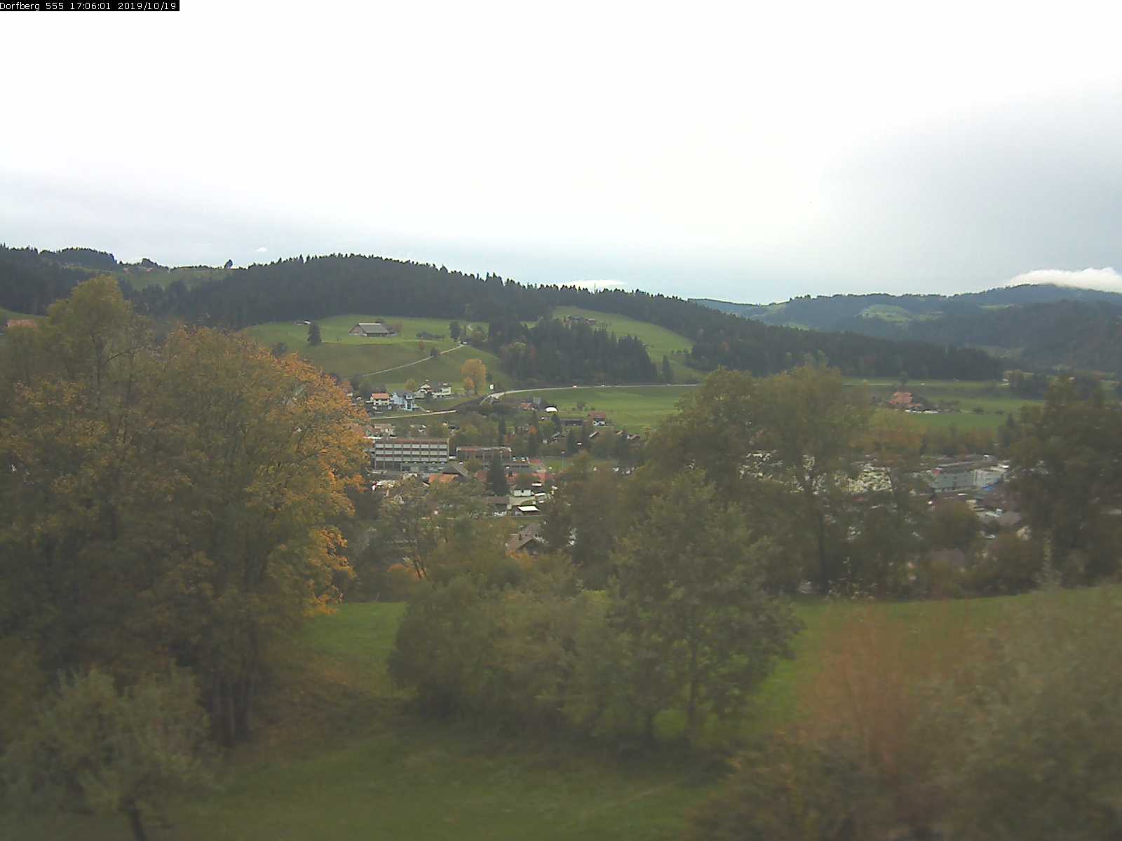 Webcam-Bild: Aussicht vom Dorfberg in Langnau 20191019-170601