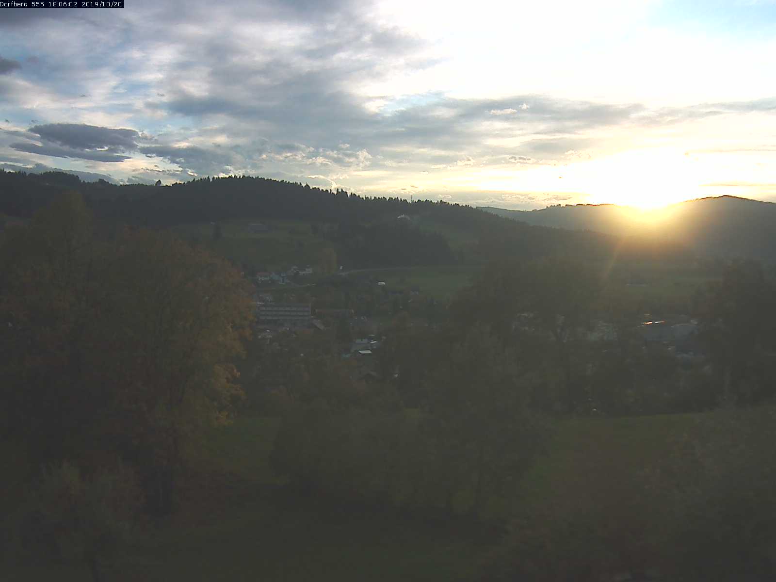 Webcam-Bild: Aussicht vom Dorfberg in Langnau 20191020-180601