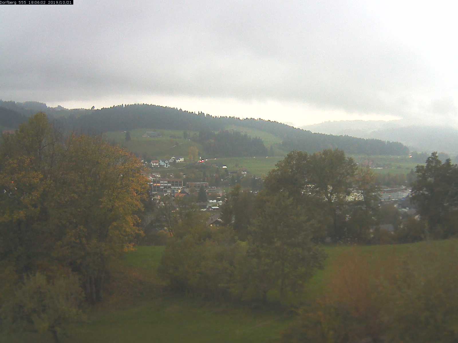 Webcam-Bild: Aussicht vom Dorfberg in Langnau 20191021-180601