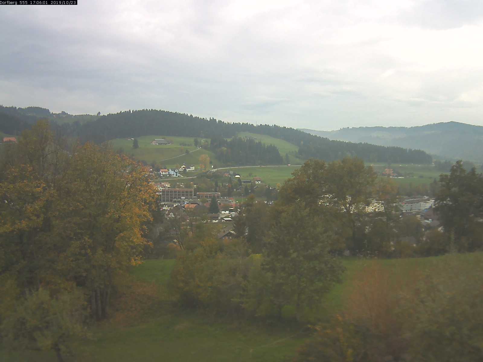 Webcam-Bild: Aussicht vom Dorfberg in Langnau 20191023-170601