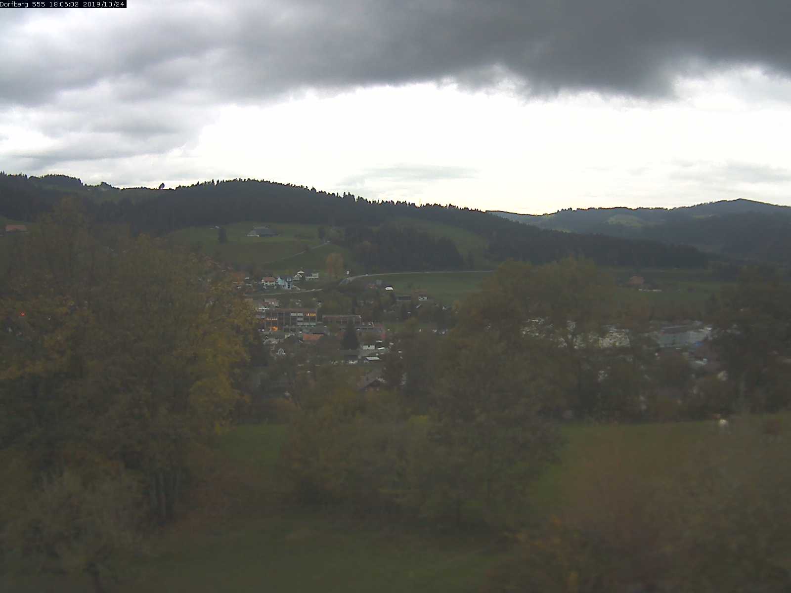 Webcam-Bild: Aussicht vom Dorfberg in Langnau 20191024-180601
