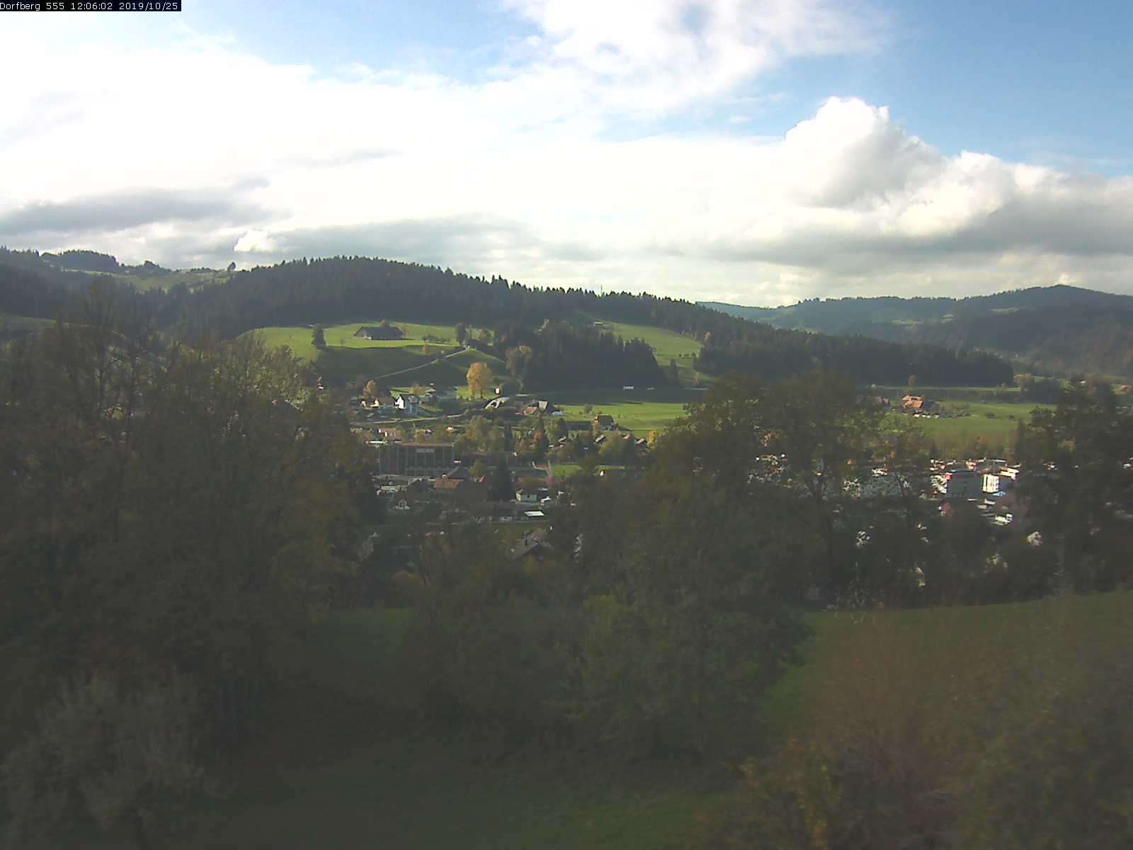 Webcam-Bild: Aussicht vom Dorfberg in Langnau 20191025-120601