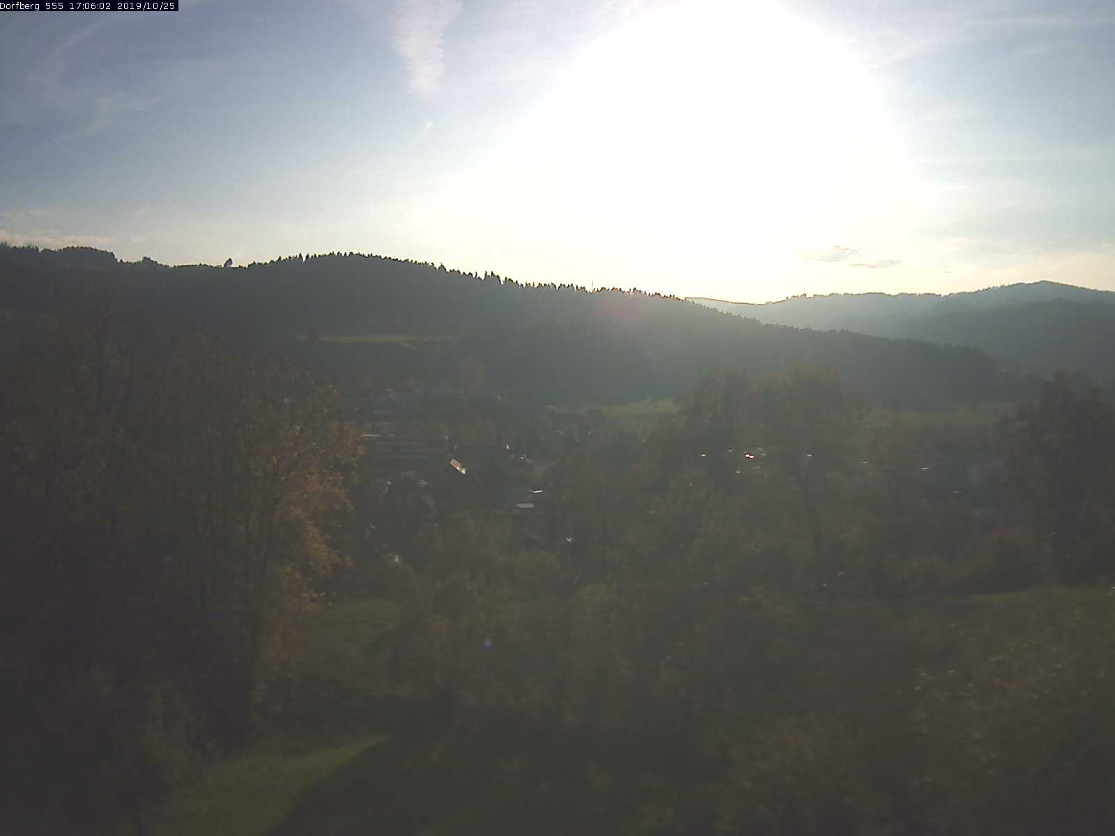 Webcam-Bild: Aussicht vom Dorfberg in Langnau 20191025-170601