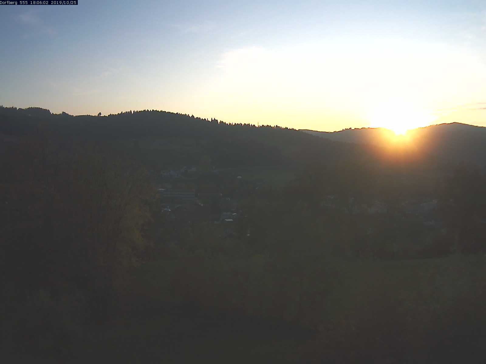 Webcam-Bild: Aussicht vom Dorfberg in Langnau 20191025-180601
