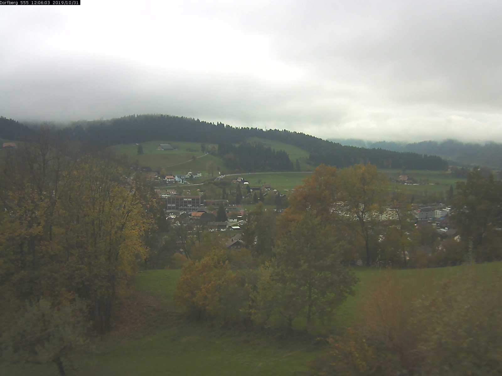 Webcam-Bild: Aussicht vom Dorfberg in Langnau 20191031-120601