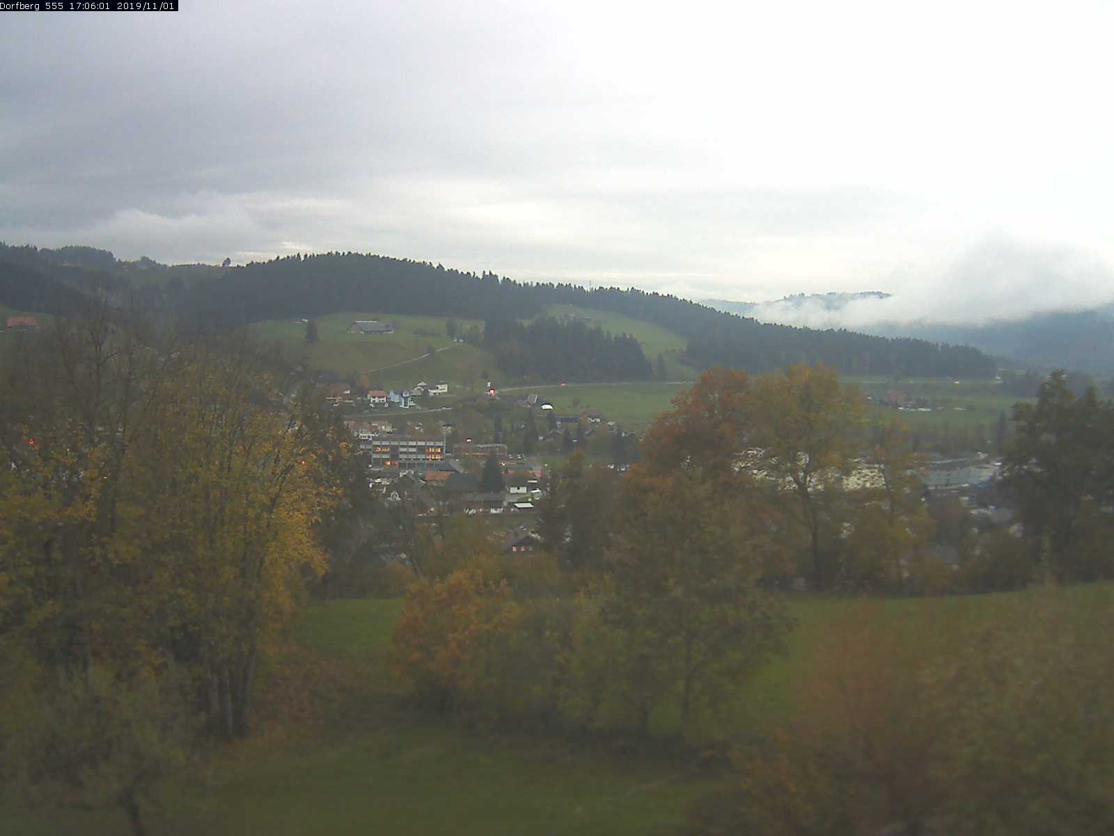 Webcam-Bild: Aussicht vom Dorfberg in Langnau 20191101-170601