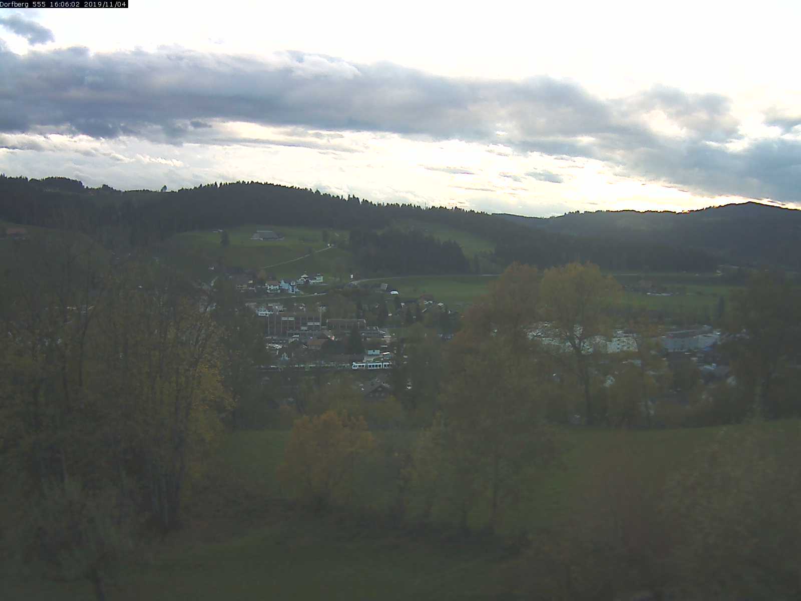 Webcam-Bild: Aussicht vom Dorfberg in Langnau 20191104-160601