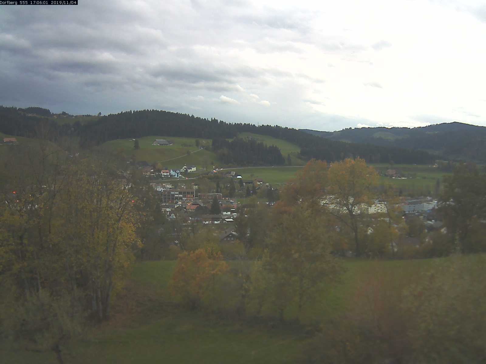 Webcam-Bild: Aussicht vom Dorfberg in Langnau 20191104-170601