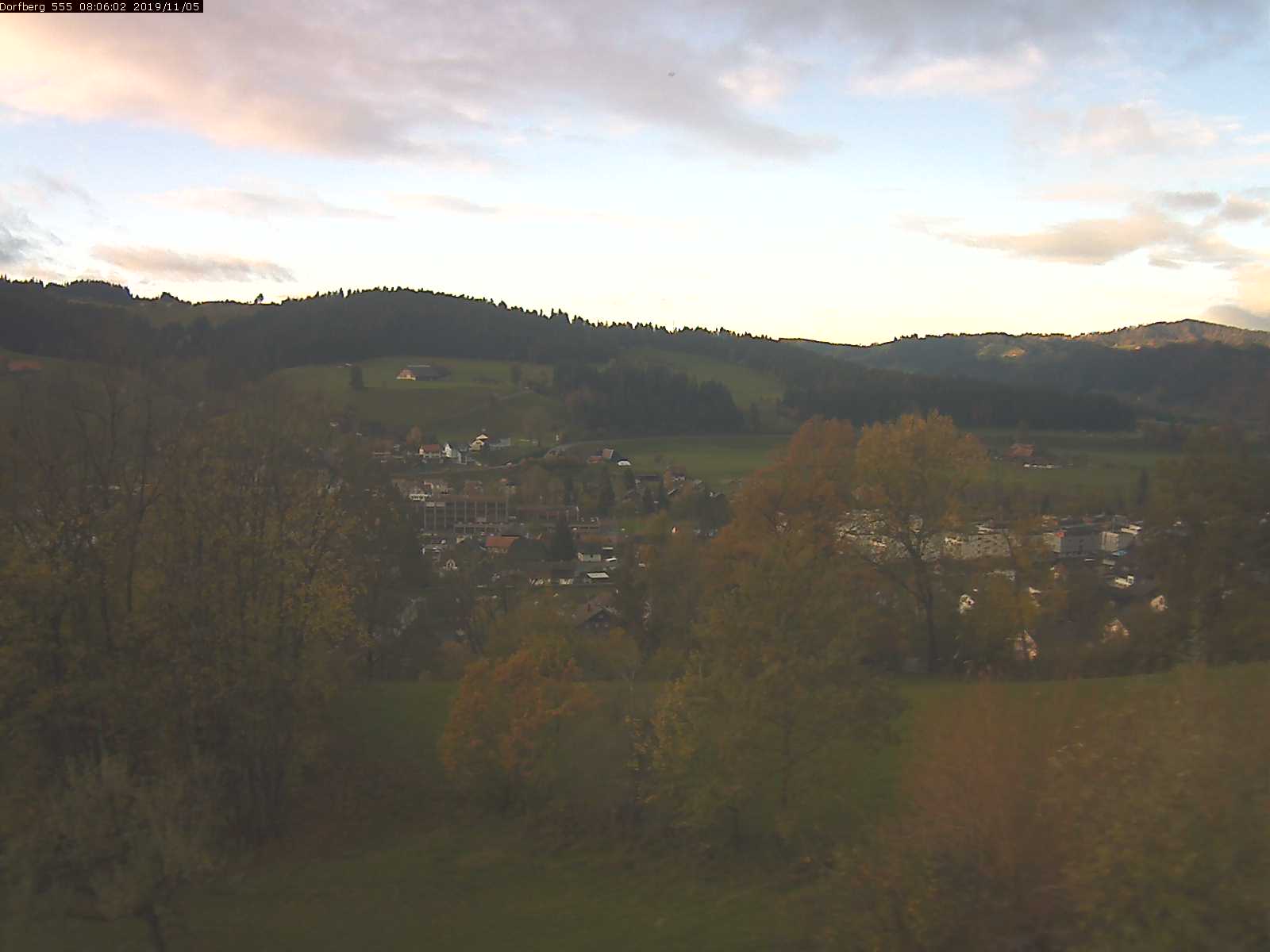 Webcam-Bild: Aussicht vom Dorfberg in Langnau 20191105-080601