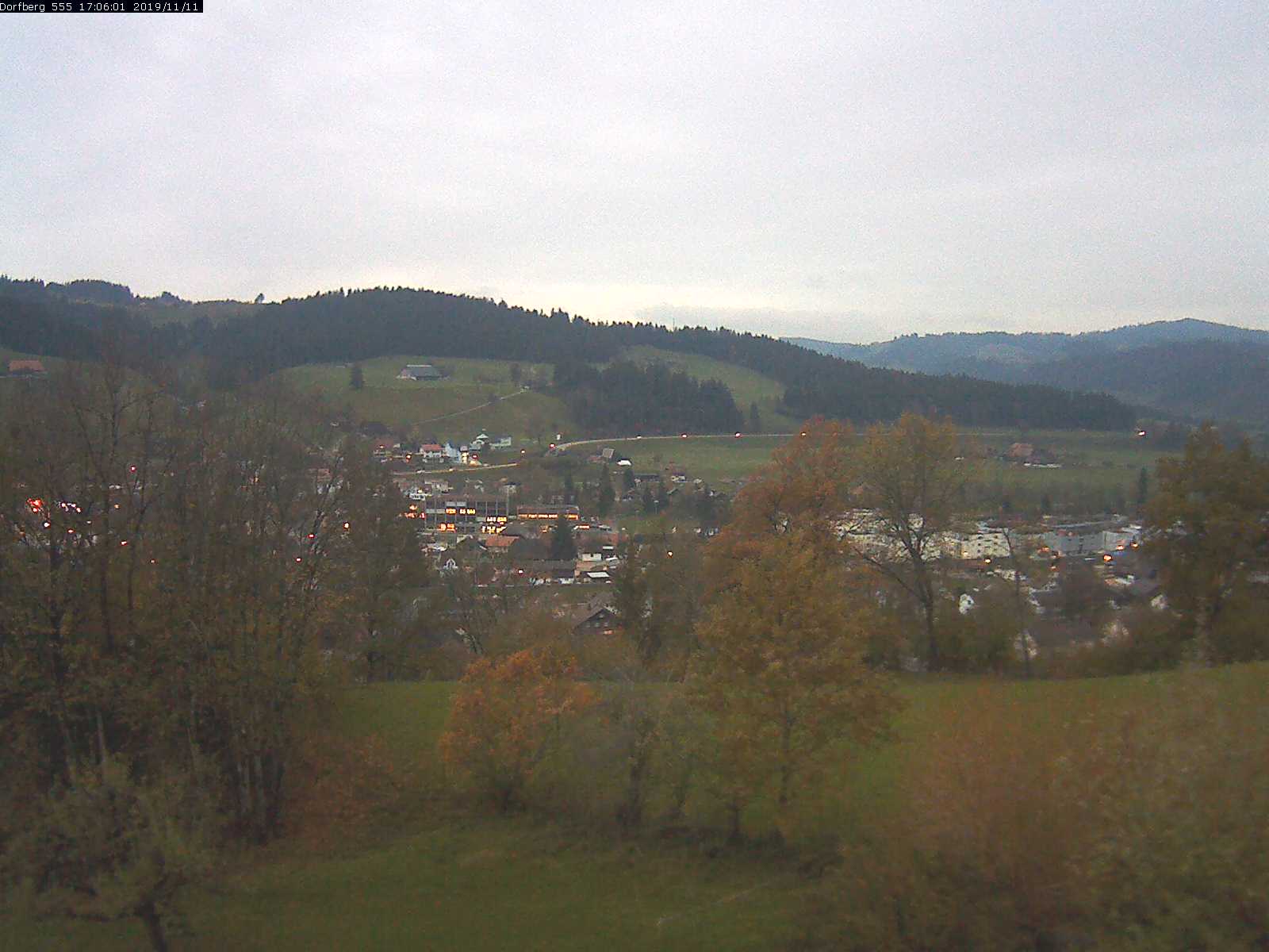 Webcam-Bild: Aussicht vom Dorfberg in Langnau 20191111-170601