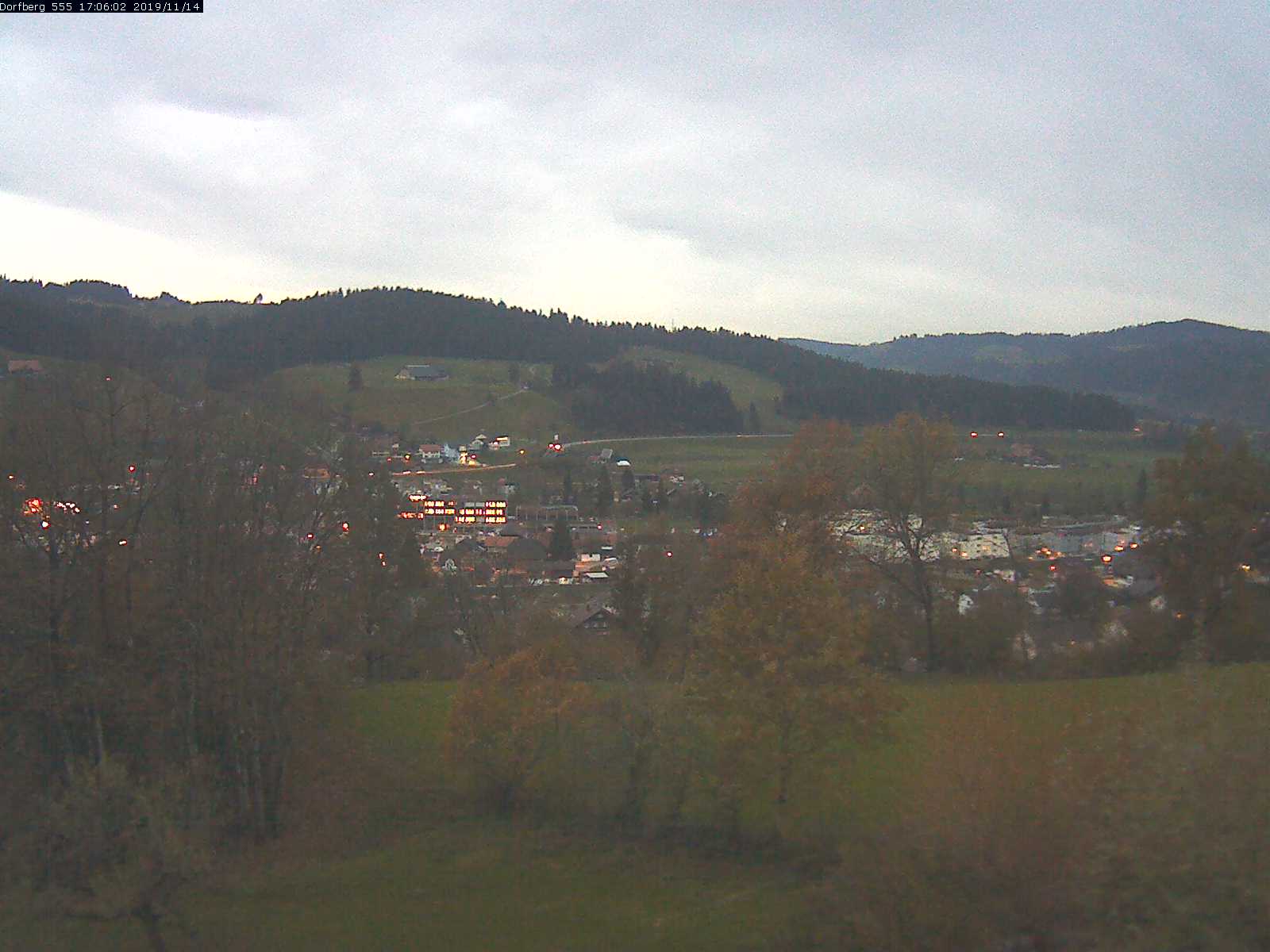 Webcam-Bild: Aussicht vom Dorfberg in Langnau 20191114-170601