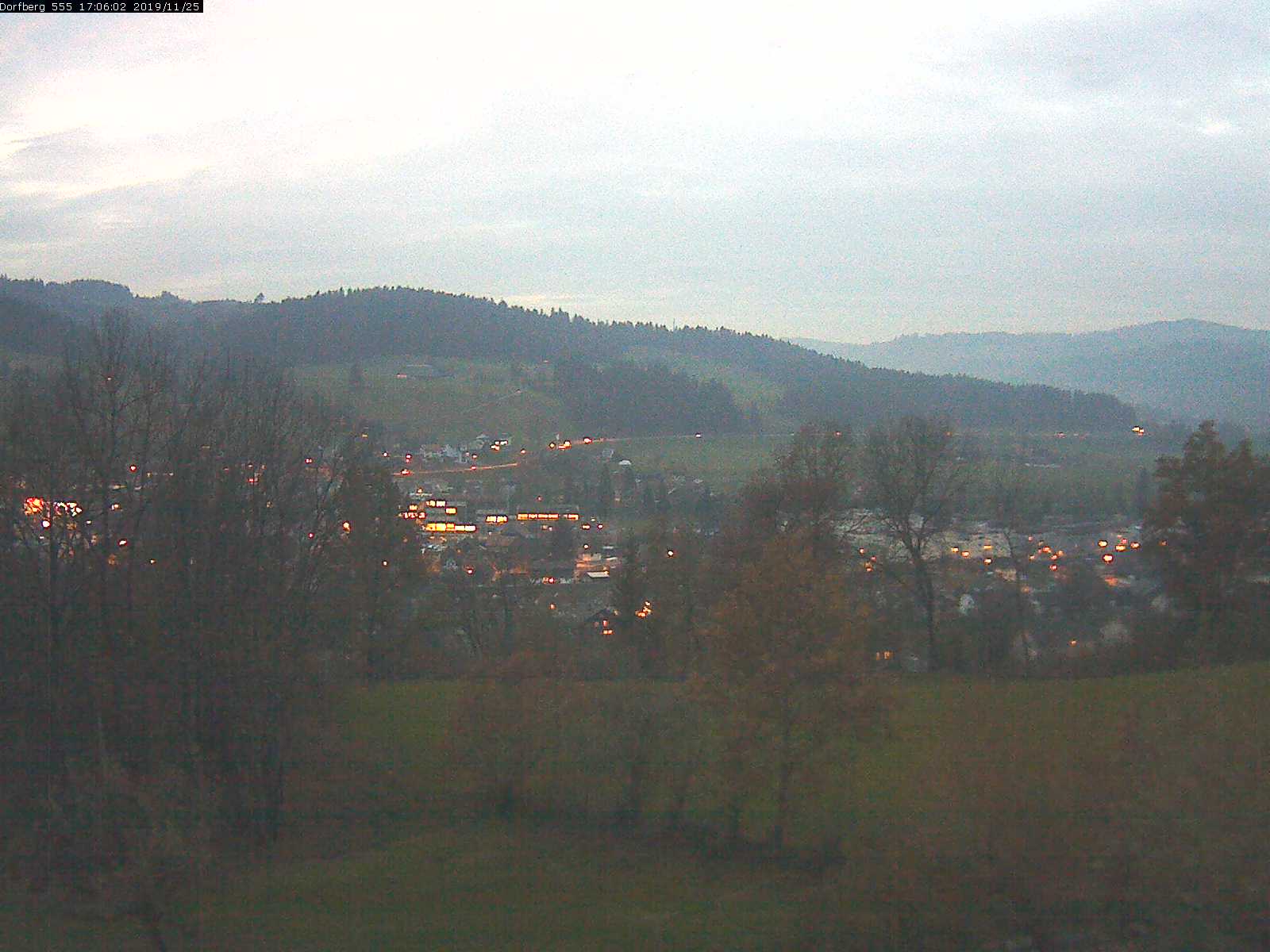 Webcam-Bild: Aussicht vom Dorfberg in Langnau 20191125-170601