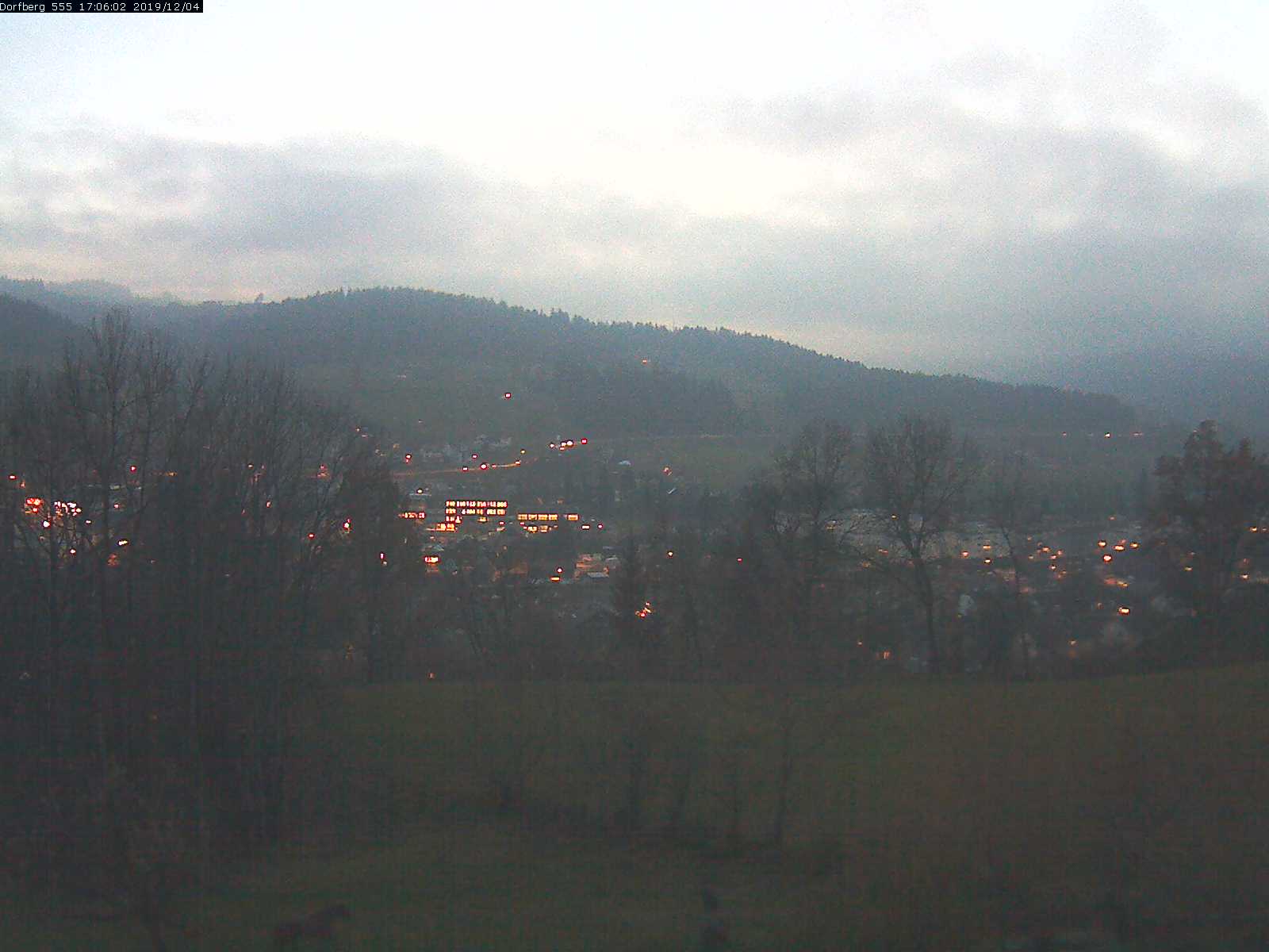 Webcam-Bild: Aussicht vom Dorfberg in Langnau 20191204-170601